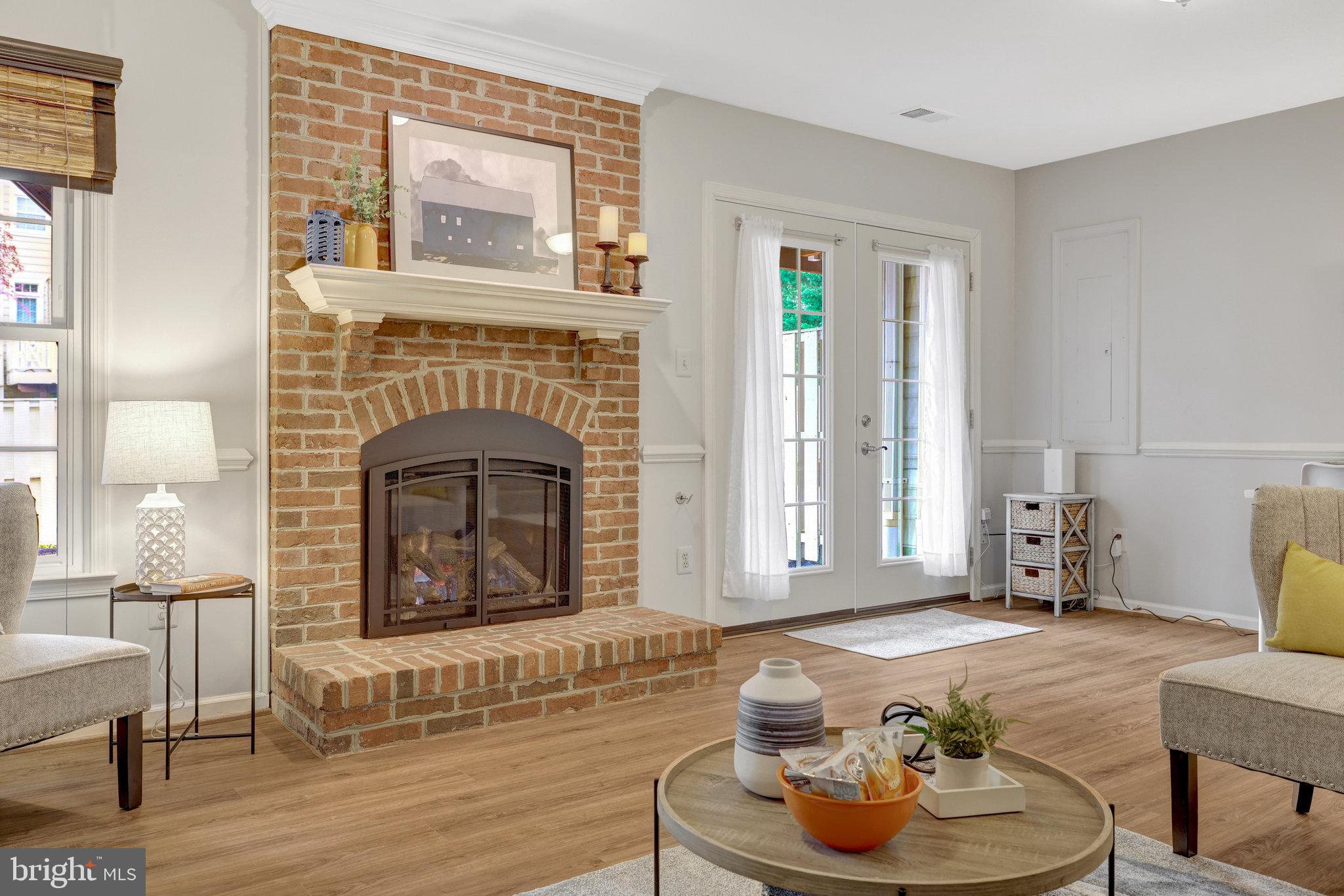 ENGLISH OAKS - Residential