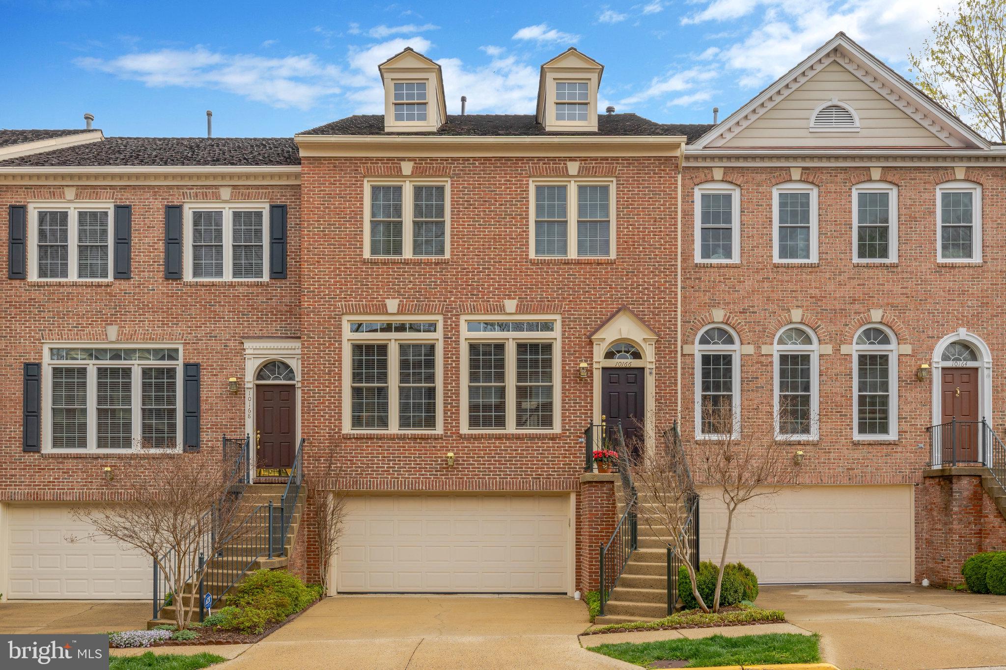 ENGLISH OAKS - Residential