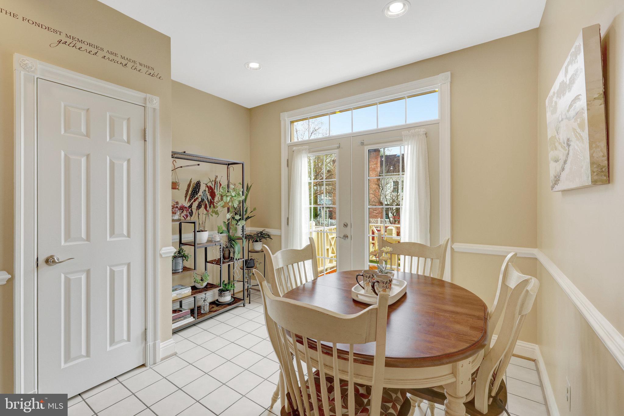 ENGLISH OAKS - Residential