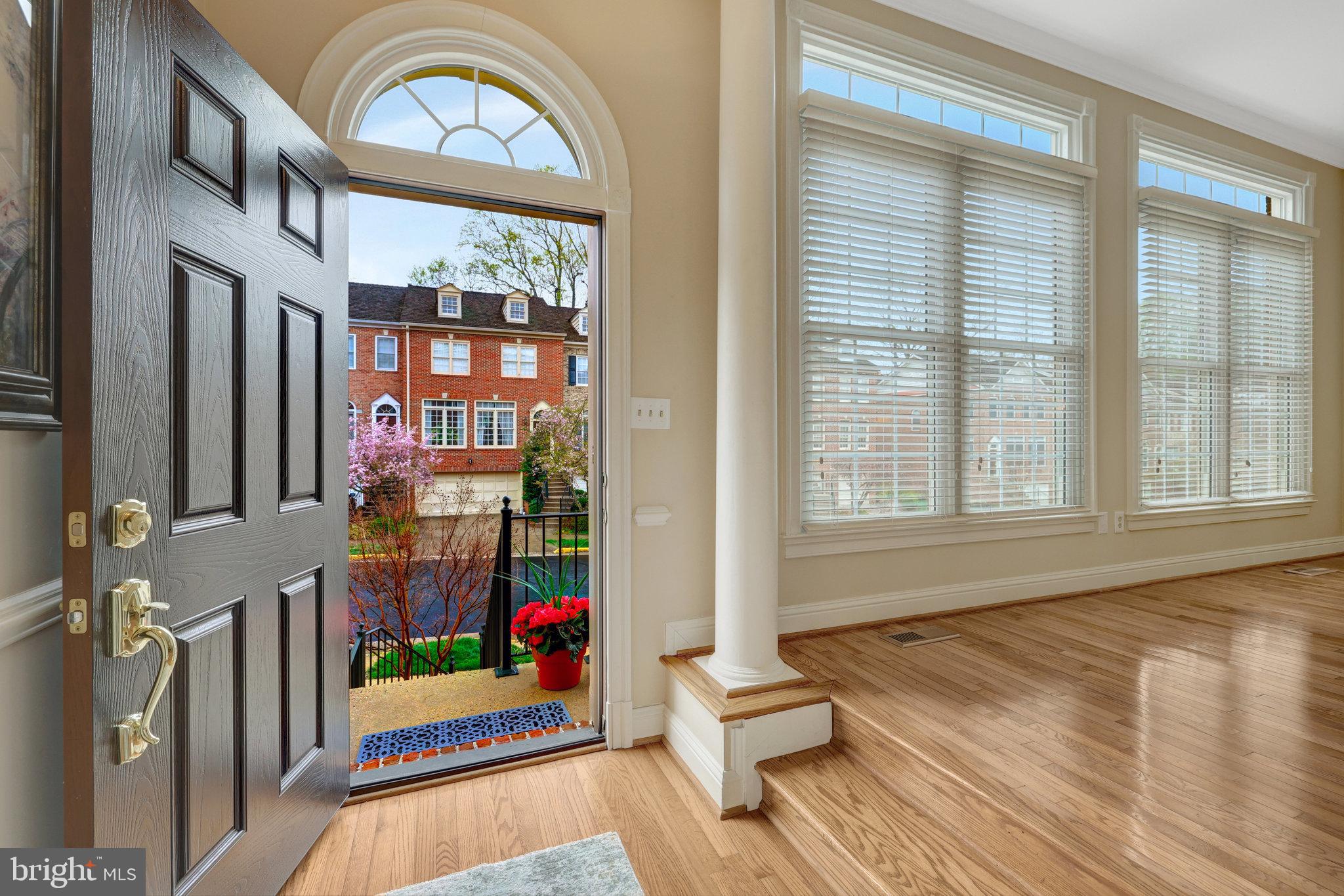 ENGLISH OAKS - Residential