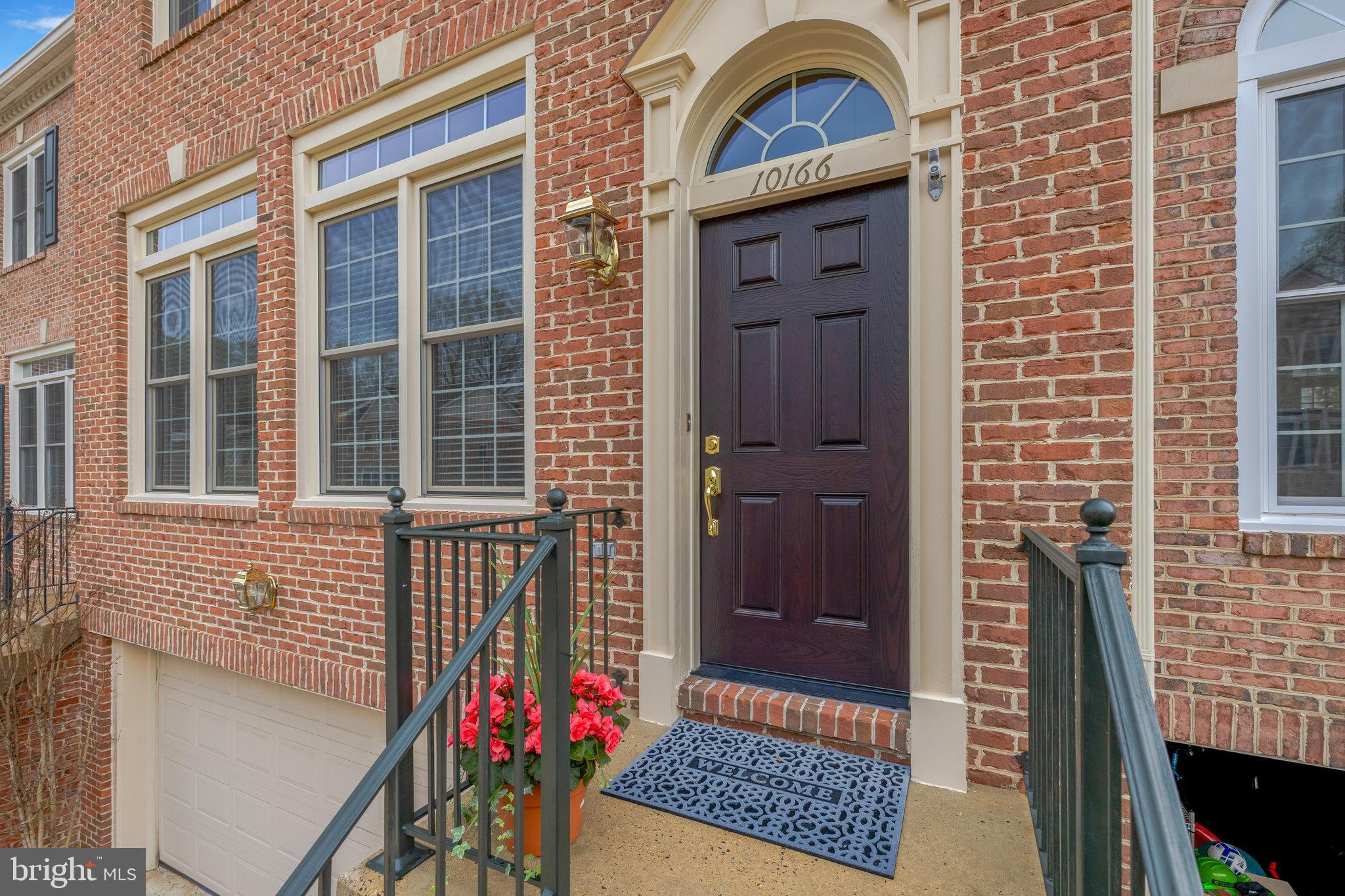 ENGLISH OAKS - Residential