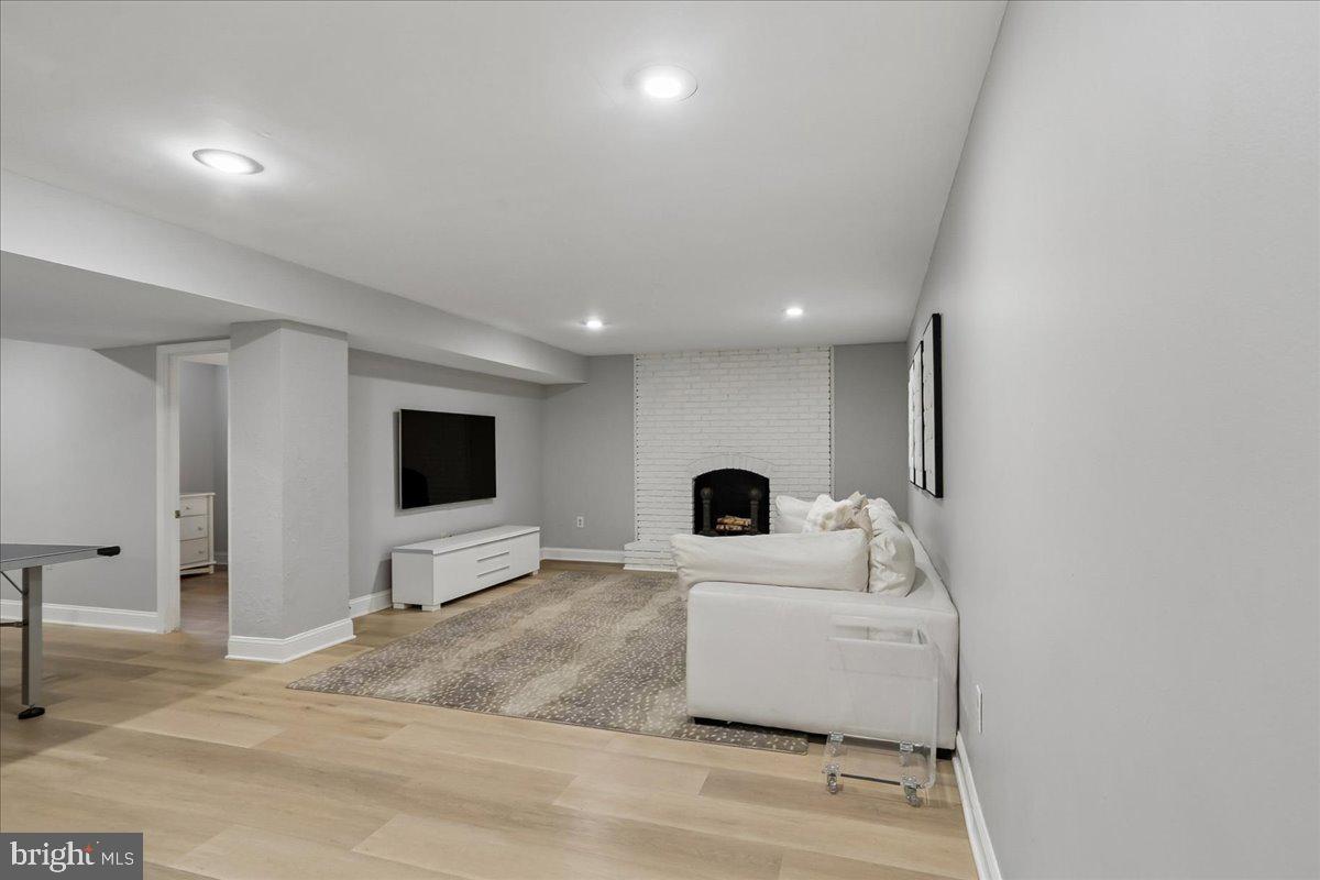 WILLOWBROOK - Residential