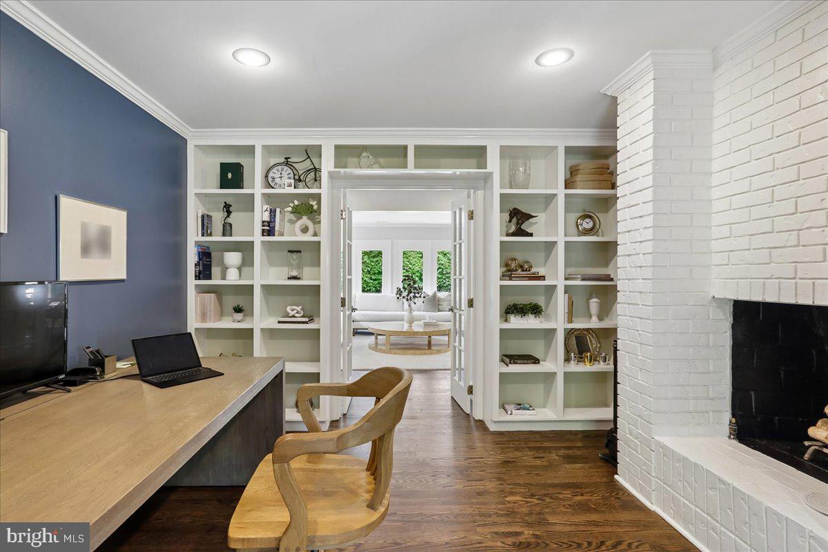 WILLOWBROOK - Residential