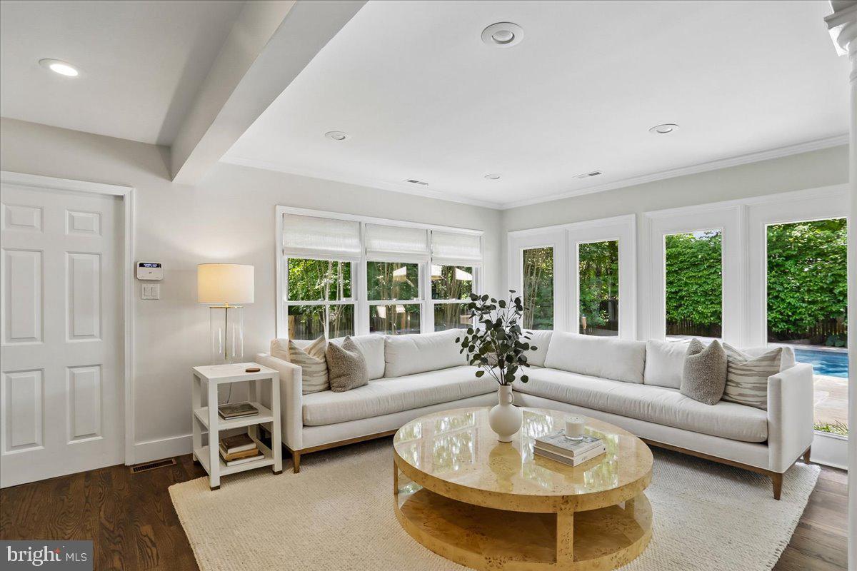 WILLOWBROOK - Residential