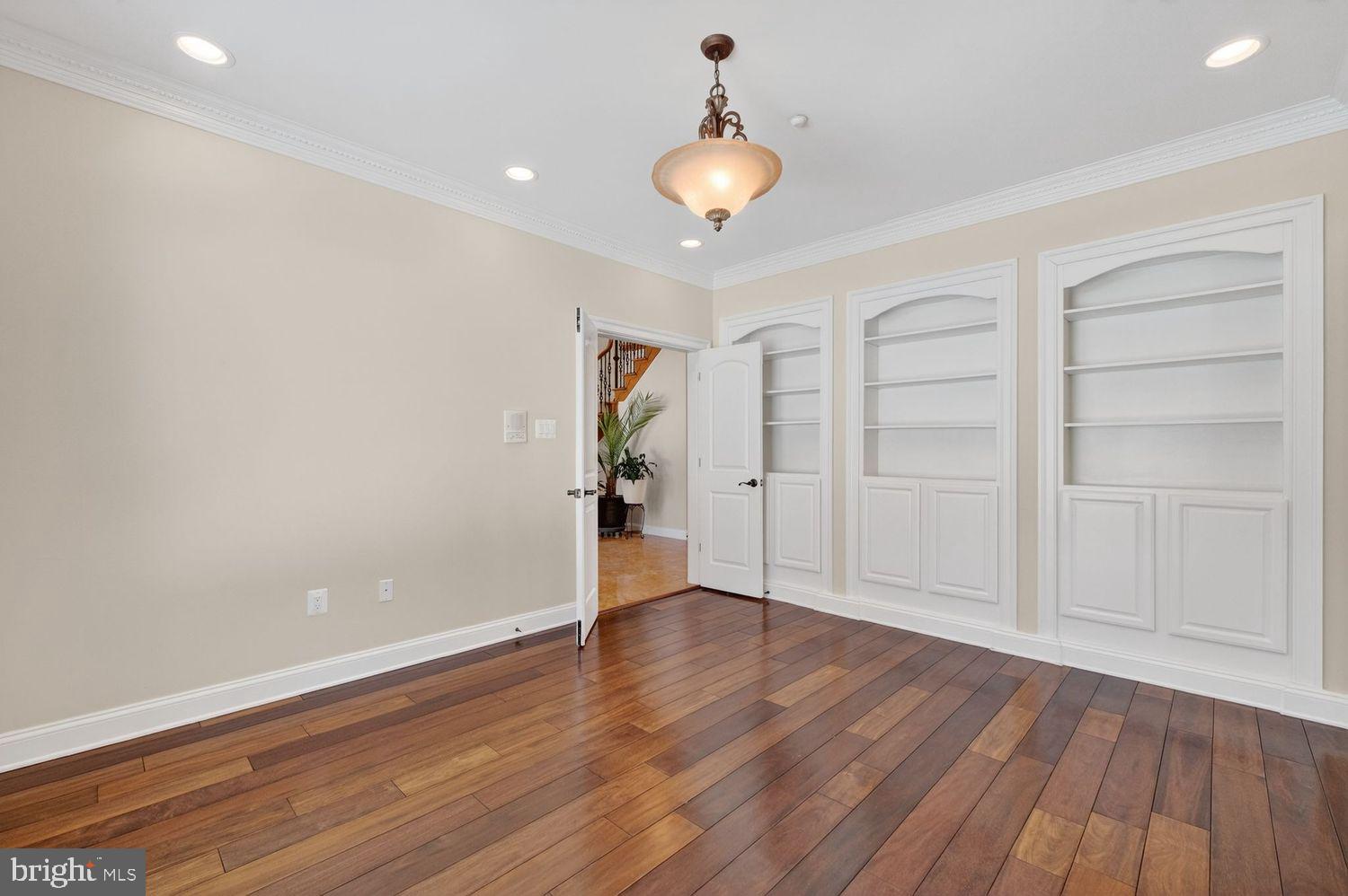 BRADDOCK HEIGHTS - Residential