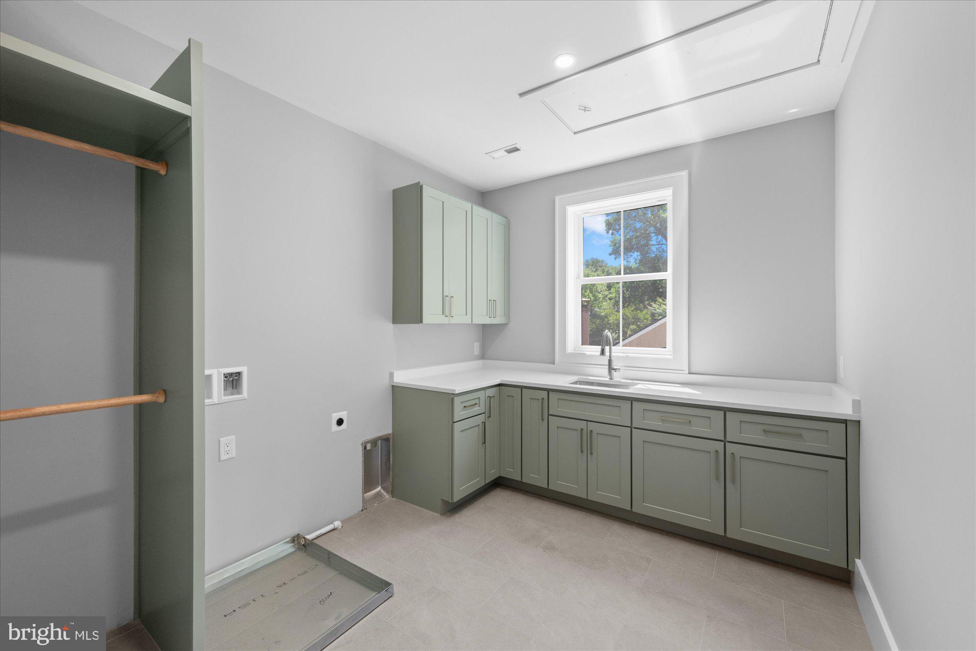 ADDISON HEIGHTS - Residential