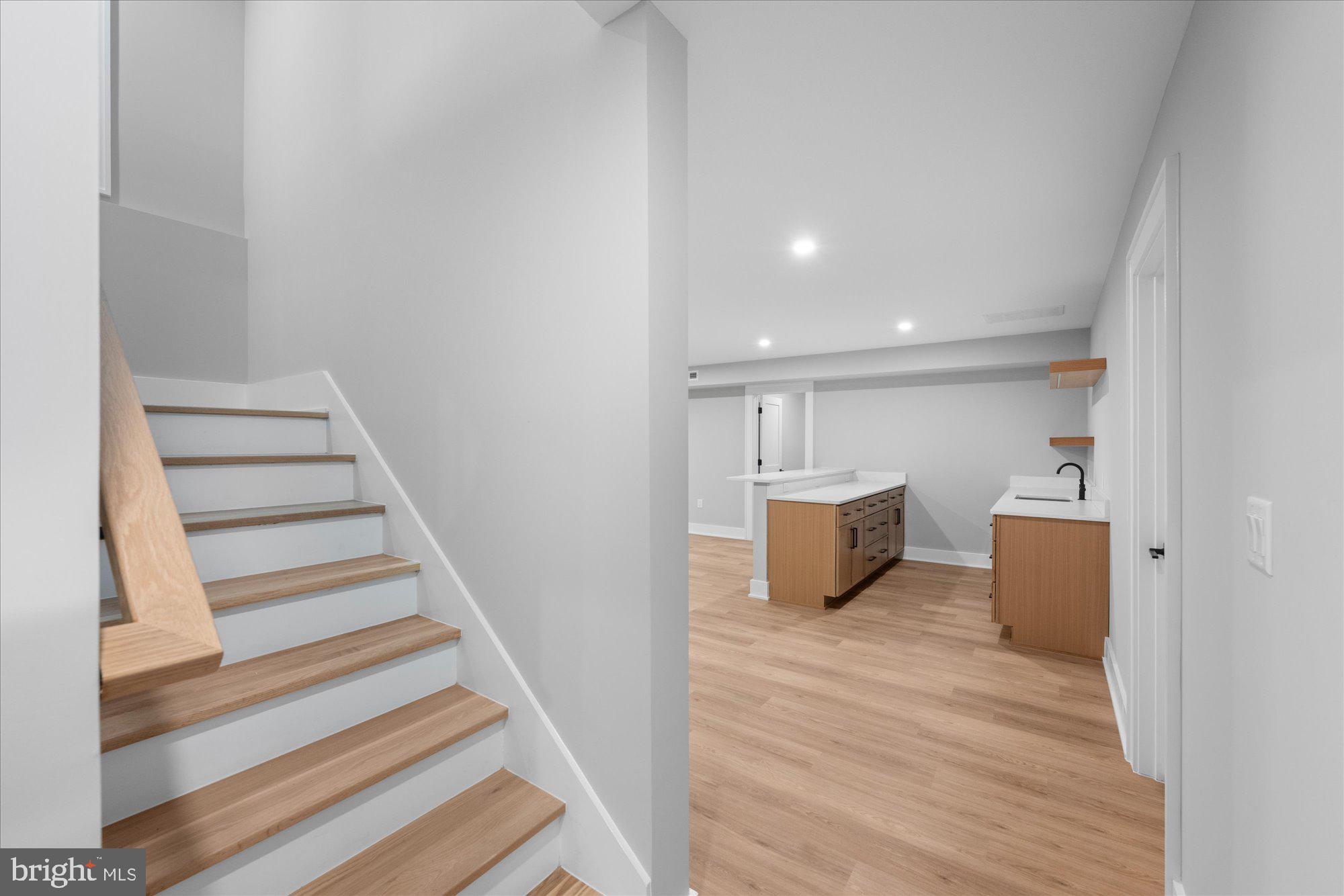 ADDISON HEIGHTS - Residential