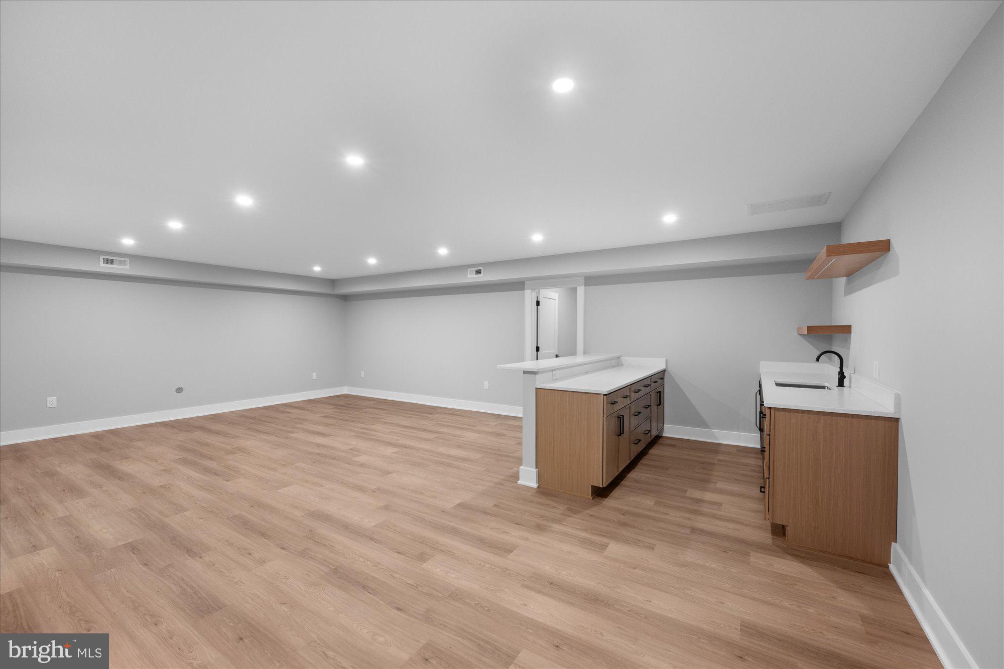 ADDISON HEIGHTS - Residential