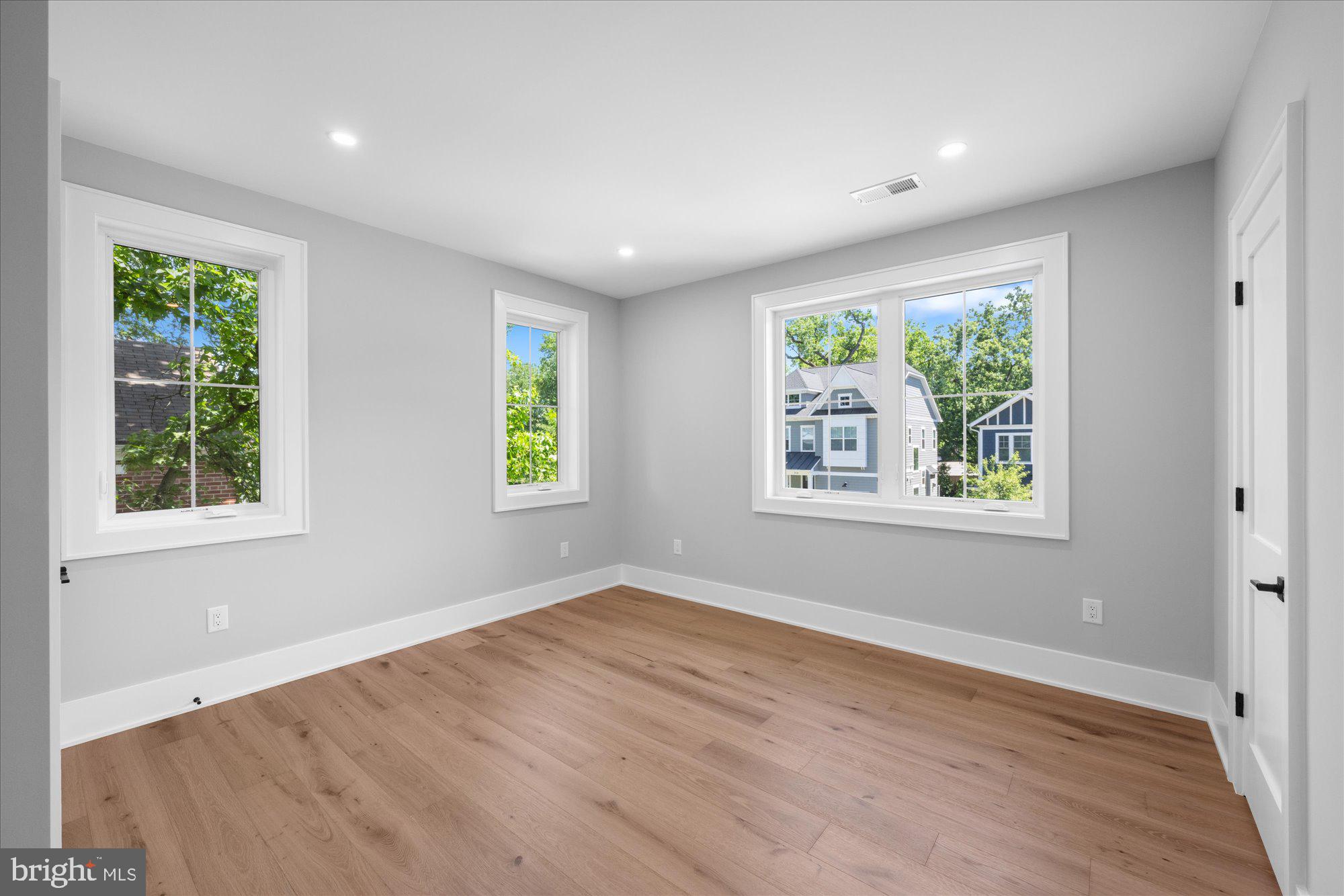 ADDISON HEIGHTS - Residential