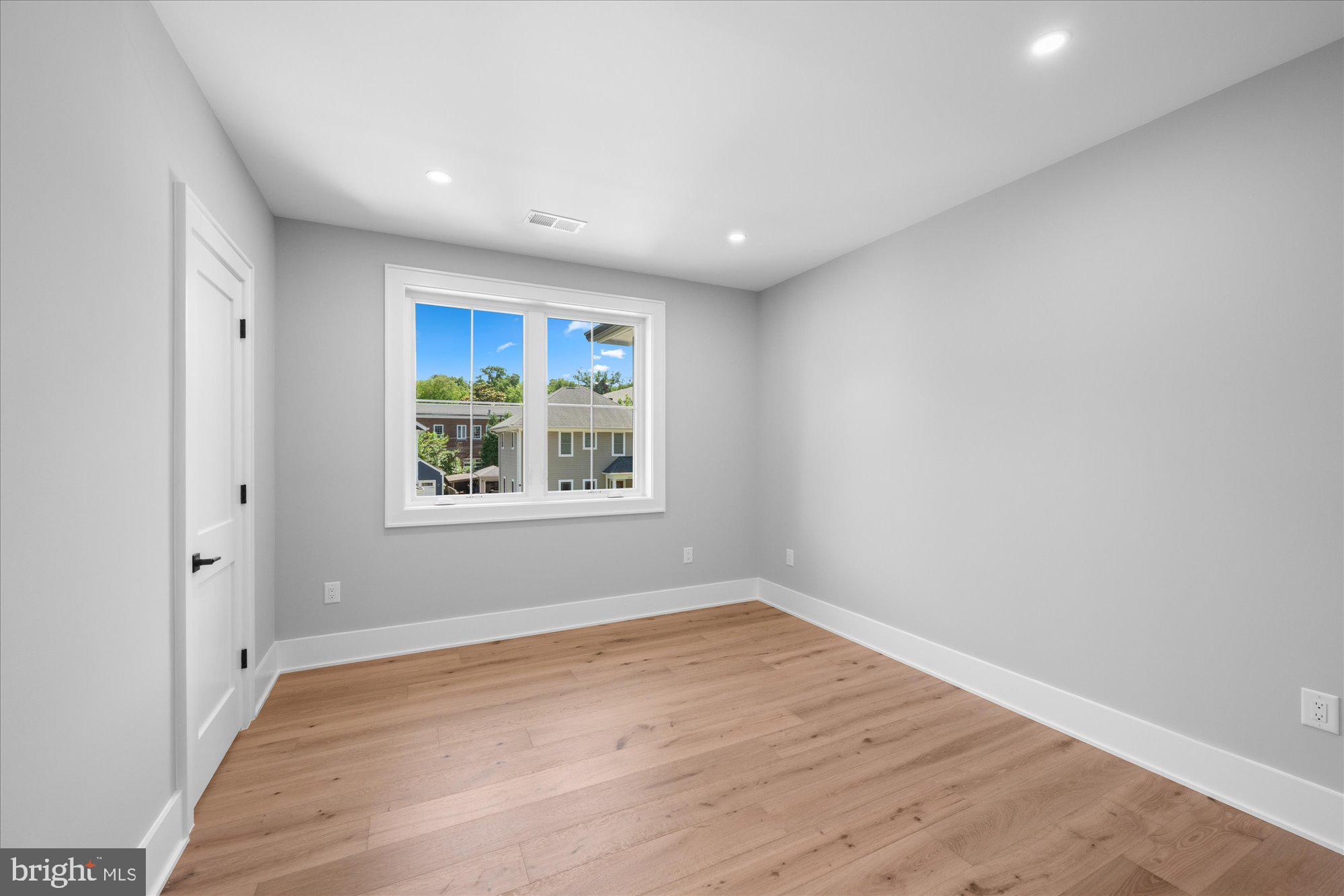 ADDISON HEIGHTS - Residential