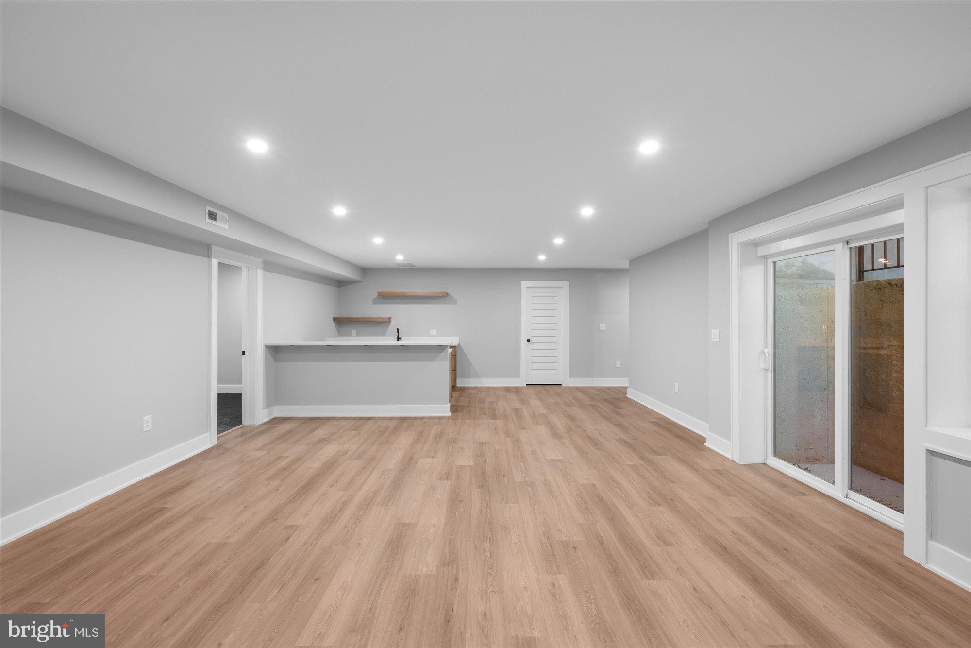 ADDISON HEIGHTS - Residential