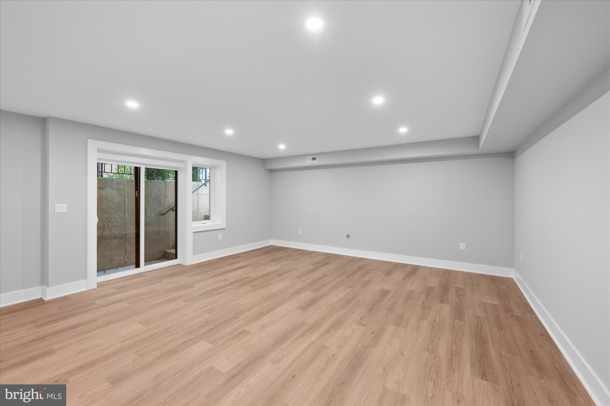 ADDISON HEIGHTS - Residential