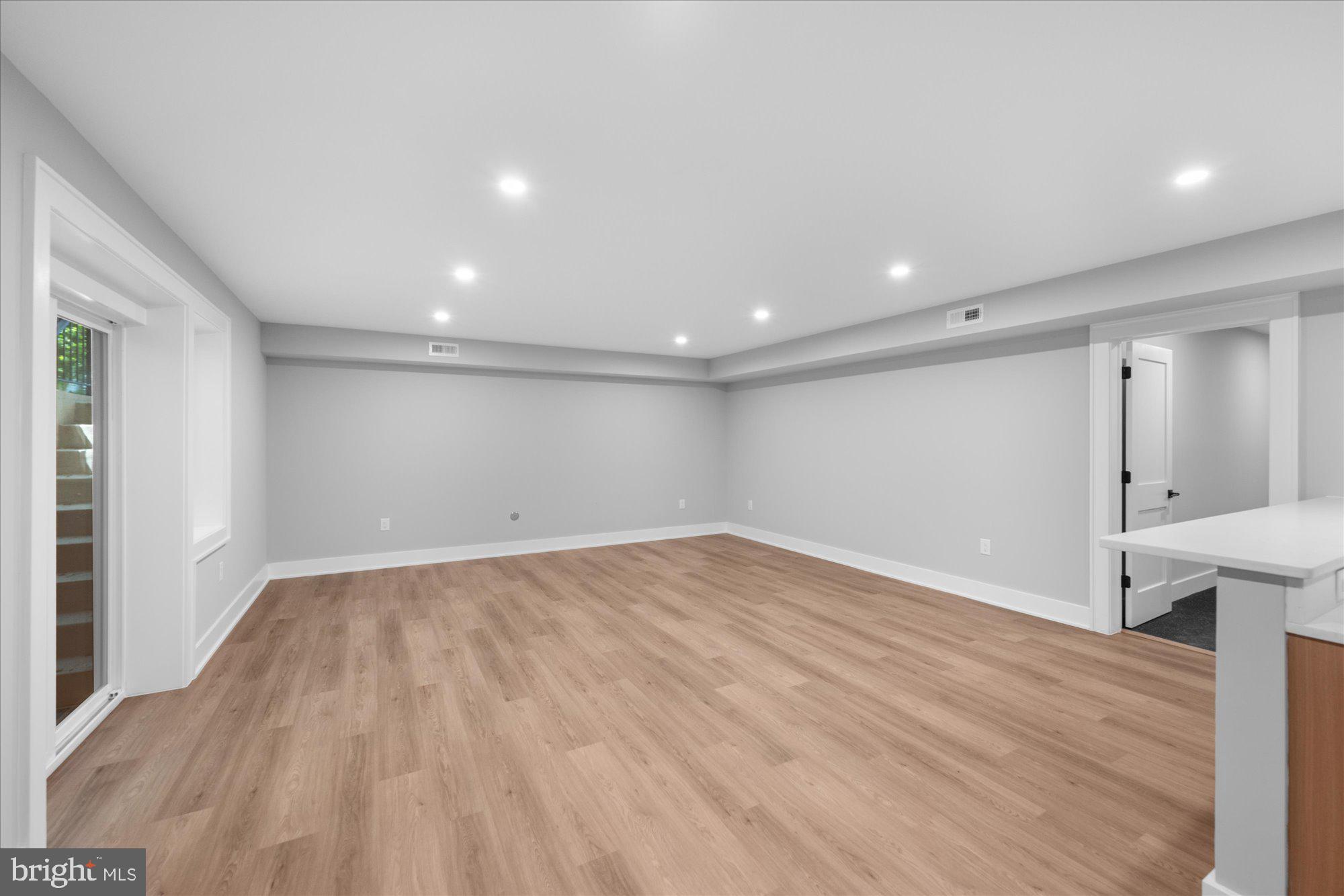 ADDISON HEIGHTS - Residential