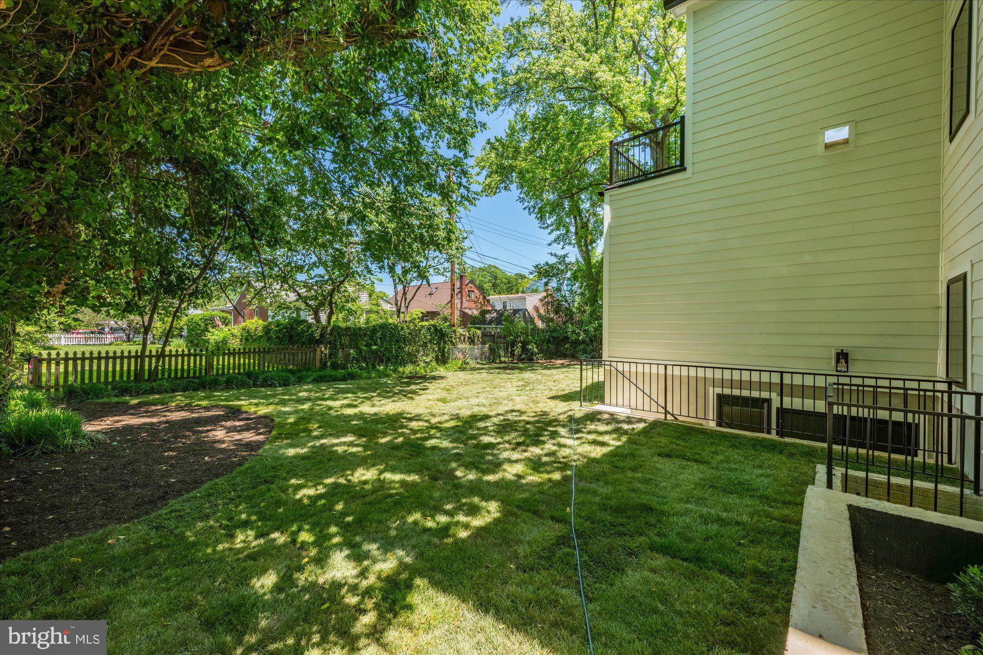 ADDISON HEIGHTS - Residential