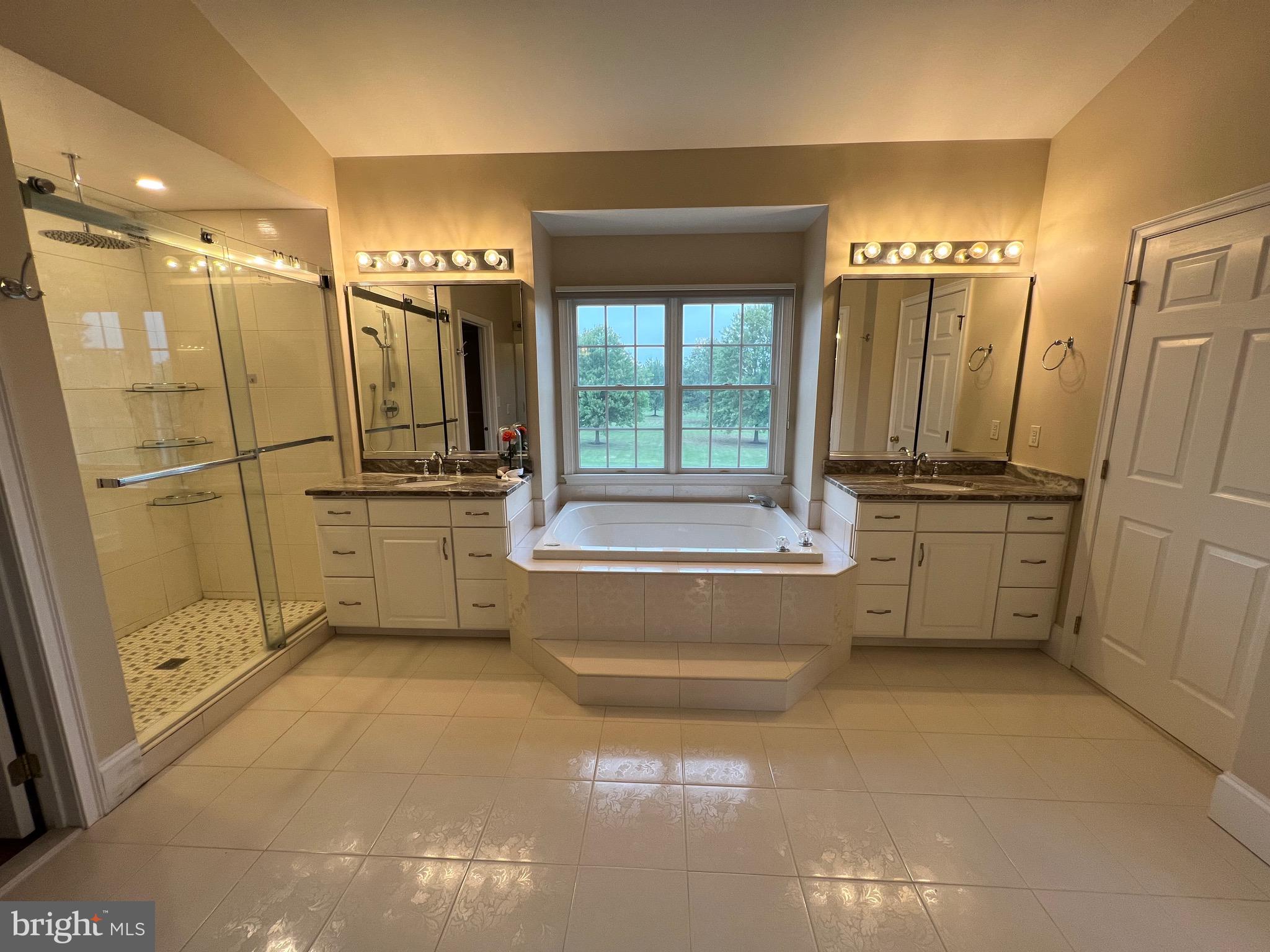 NORTHAMPTON HUNT - Residential