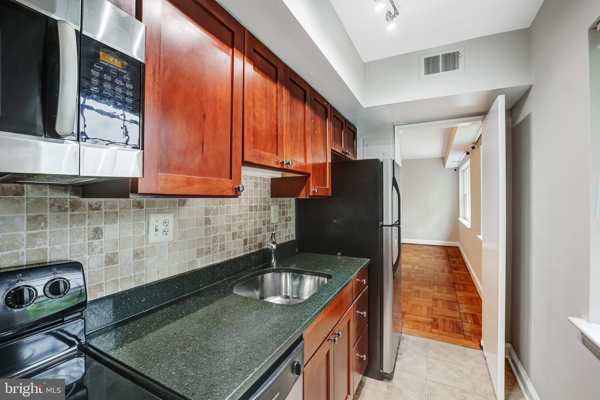 WESTMORELAND TERRACE - Residential Lease
