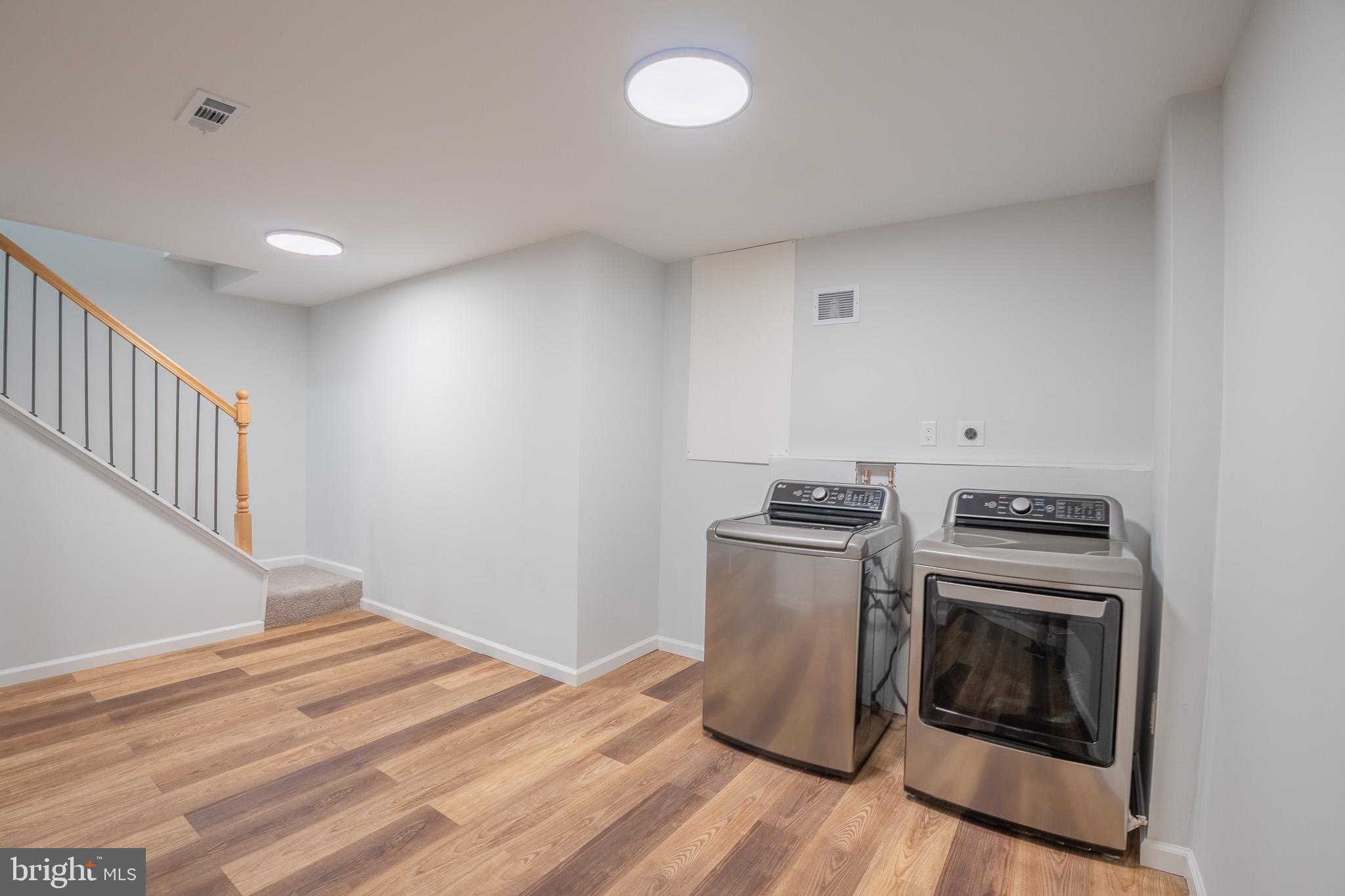 STAFFORD OAKS - Residential