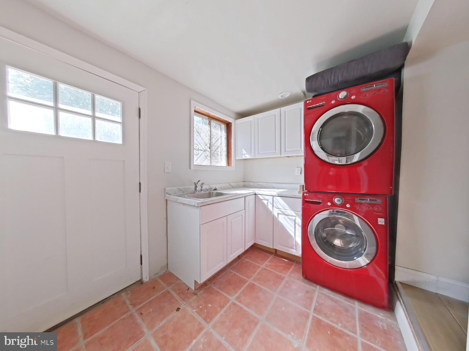 GERMANTOWN - Commercial Sale
