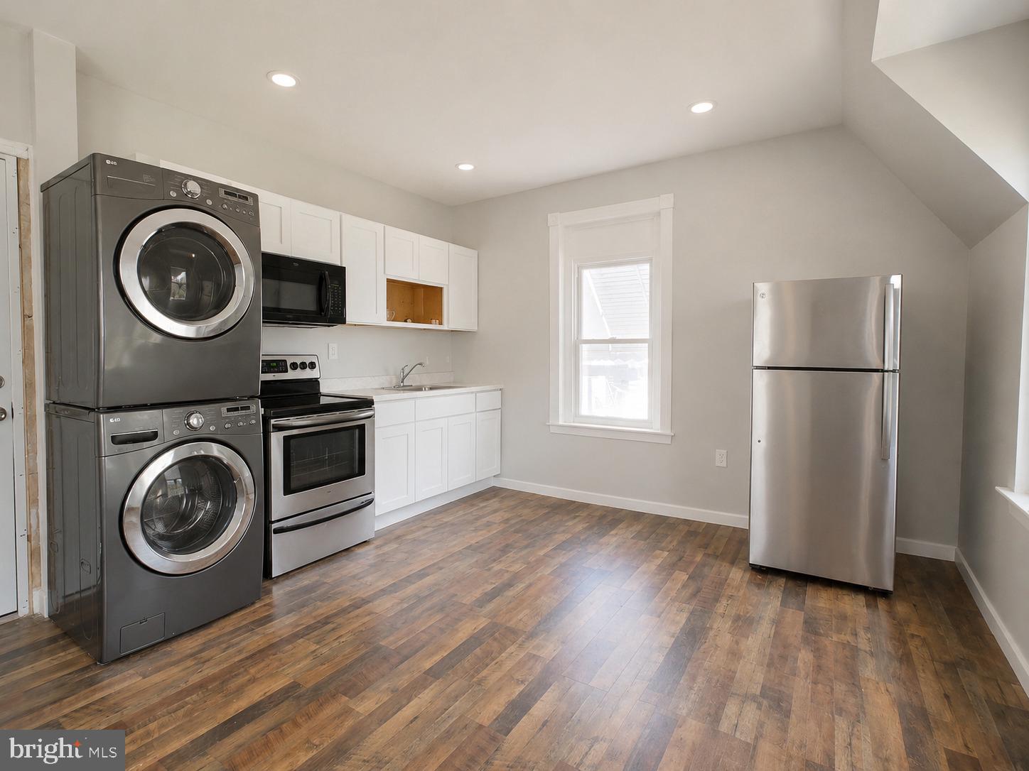 GERMANTOWN - Commercial Sale