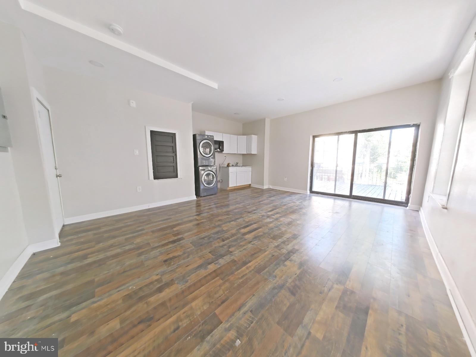 GERMANTOWN - Commercial Sale