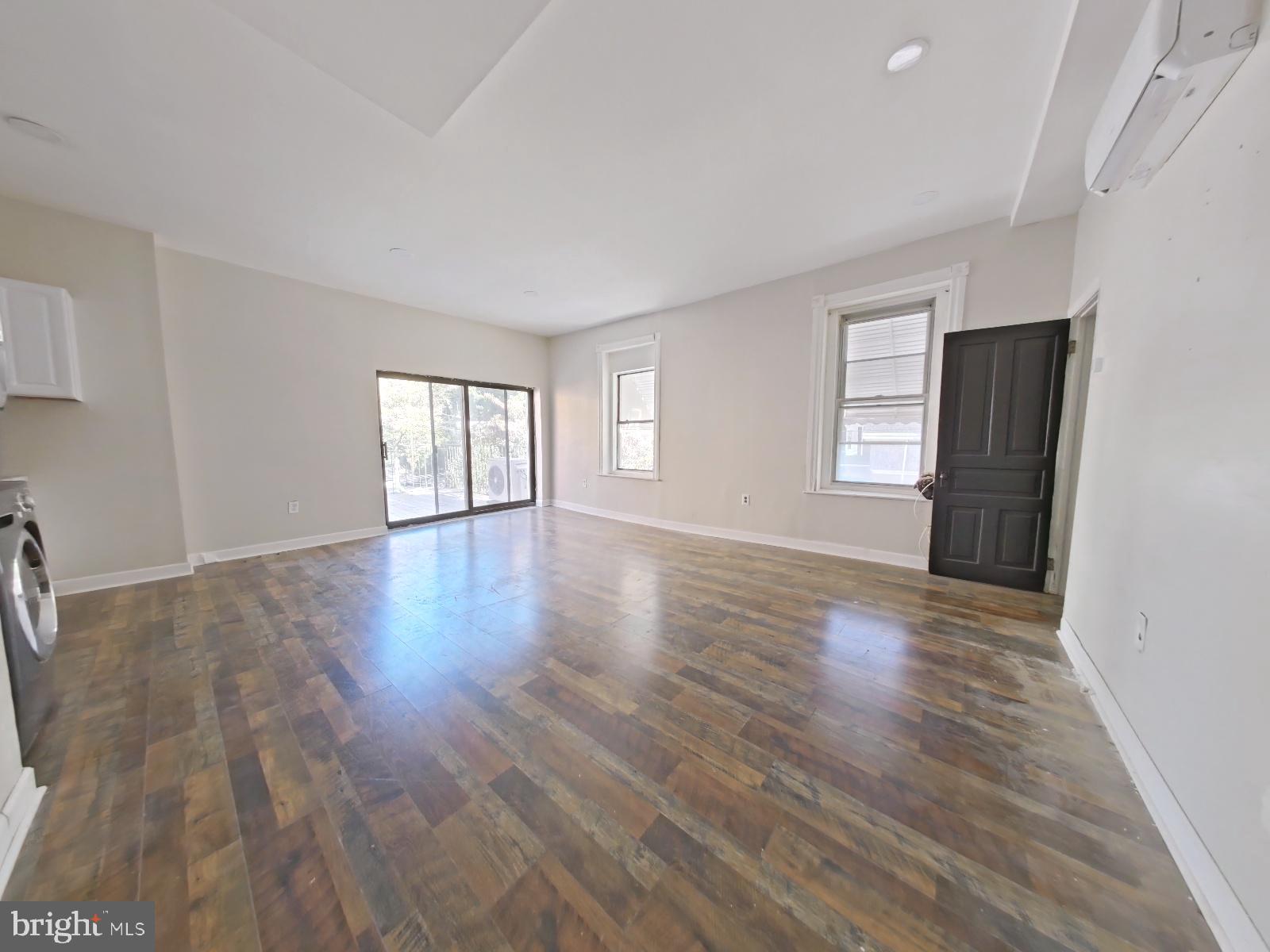 GERMANTOWN - Commercial Sale