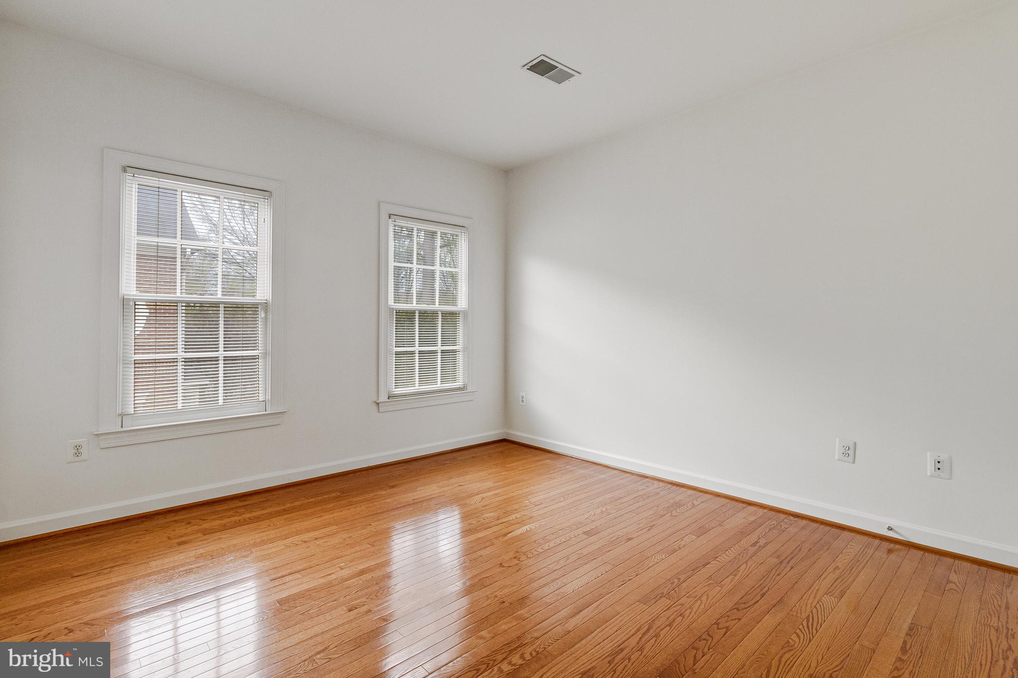 MCLEAN RIDGE - Residential