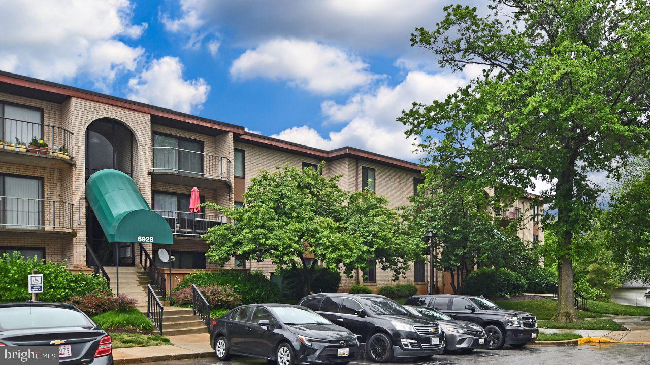 HUNTING RIDGE CONDOMINIUM - Residential