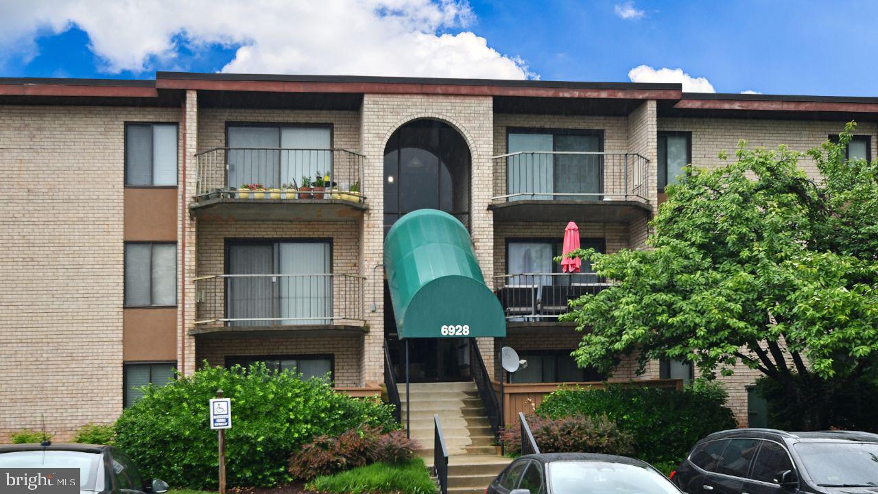 HUNTING RIDGE CONDOMINIUM - Residential