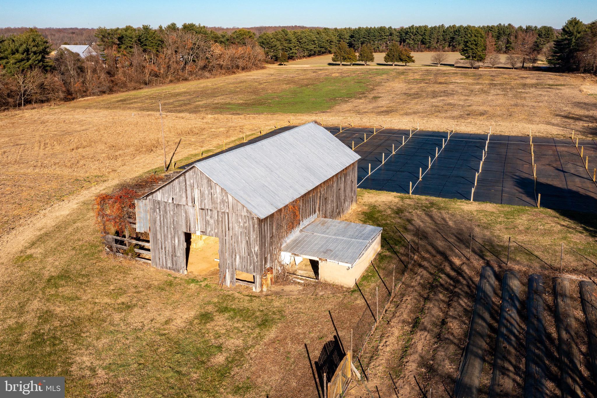 DAVIDSONVILLE - Farm