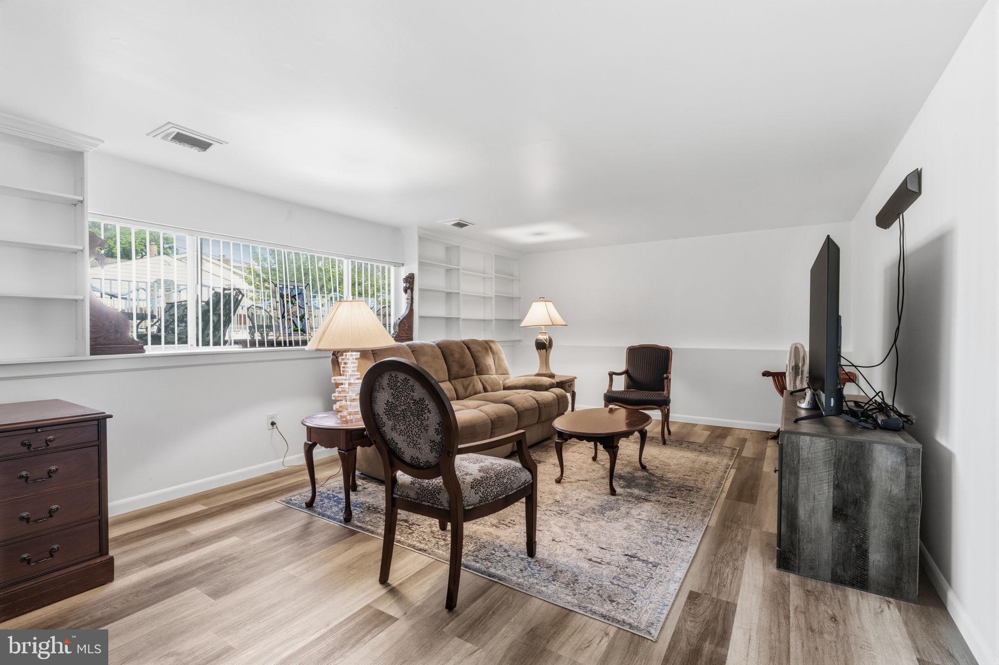 ECHO BEACH - Residential