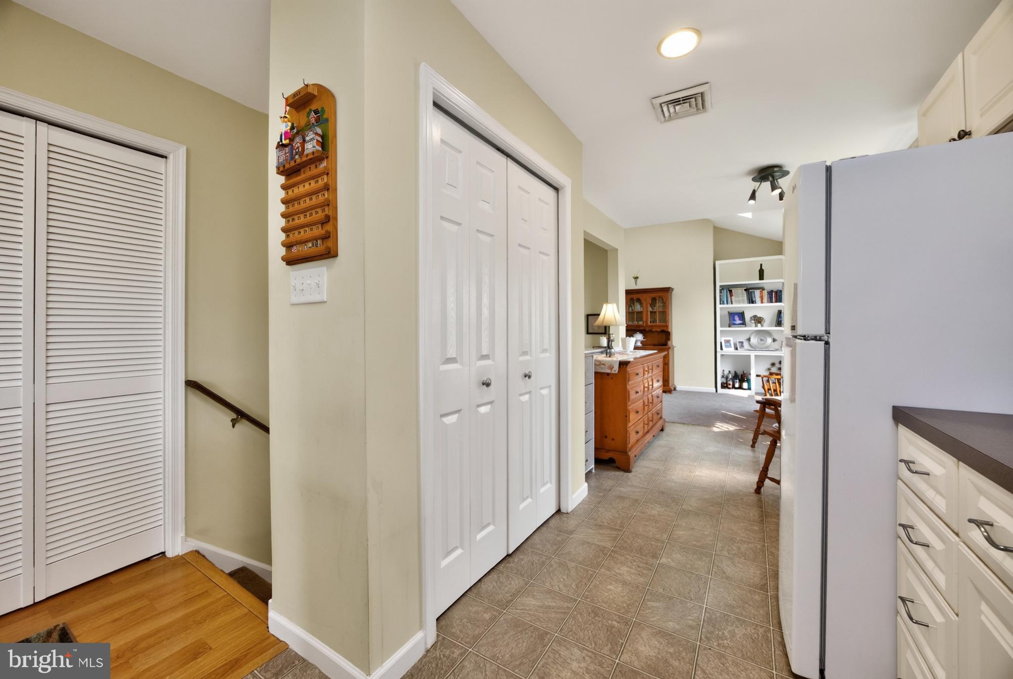 COUNTRY MEADOWS - Residential