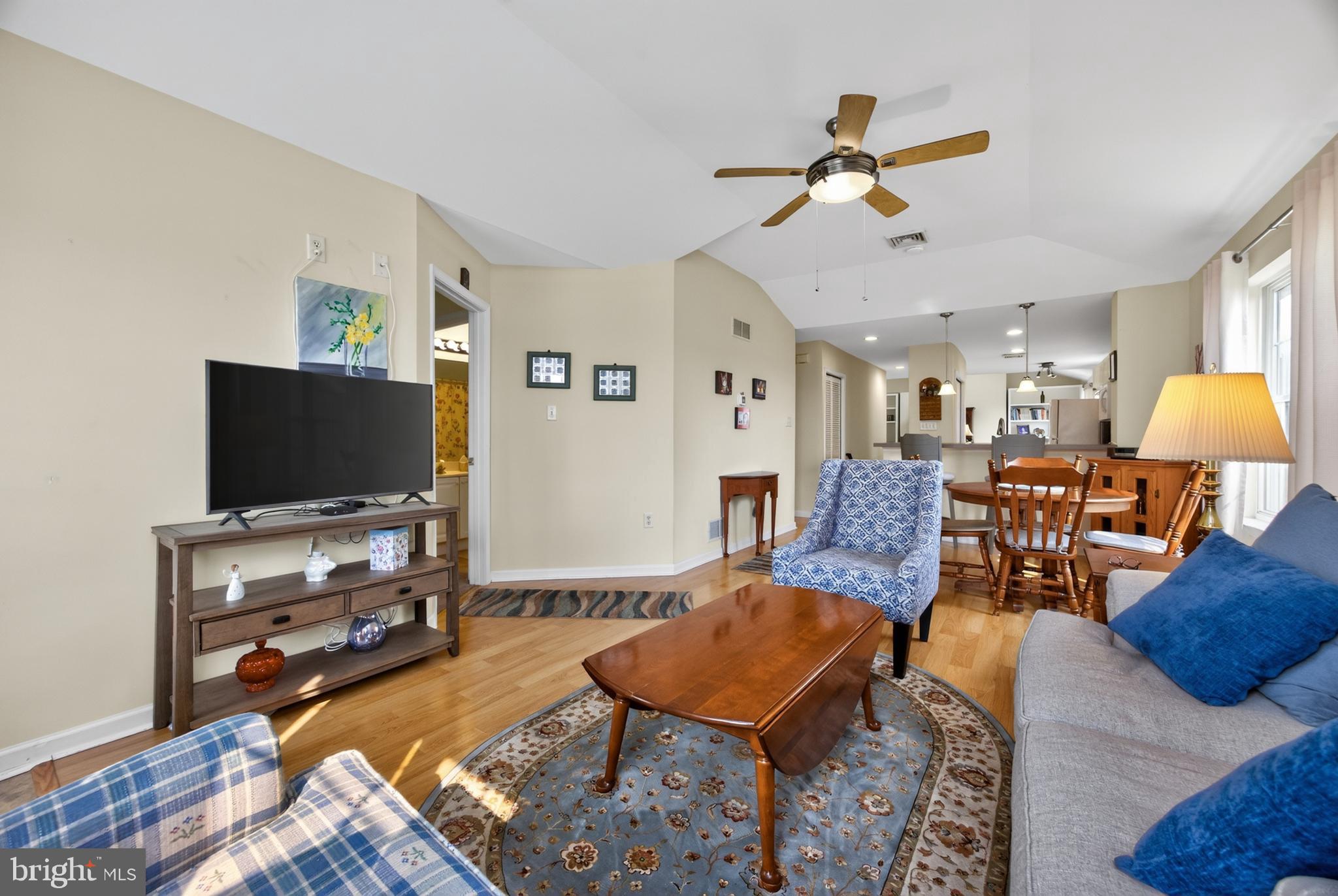 COUNTRY MEADOWS - Residential