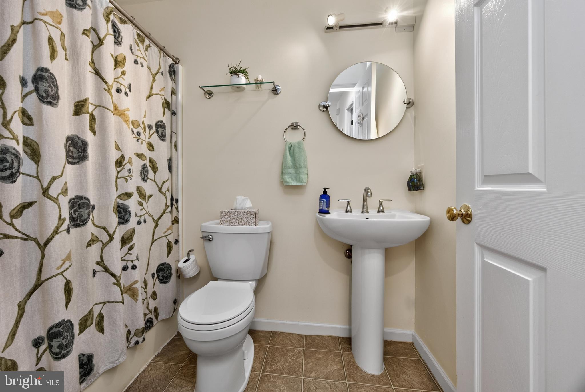 COUNTRY MEADOWS - Residential