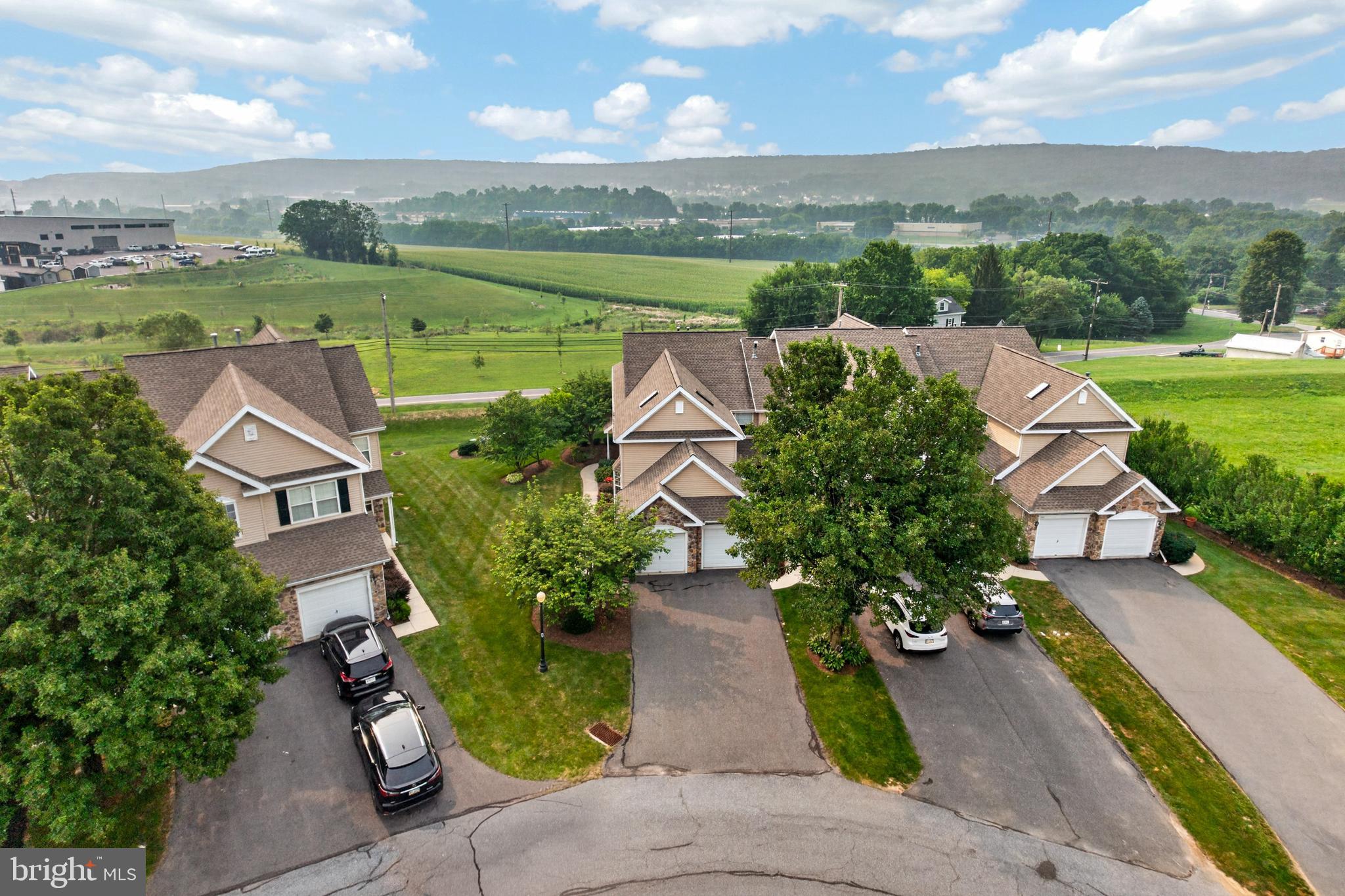 COUNTRY MEADOWS - Residential