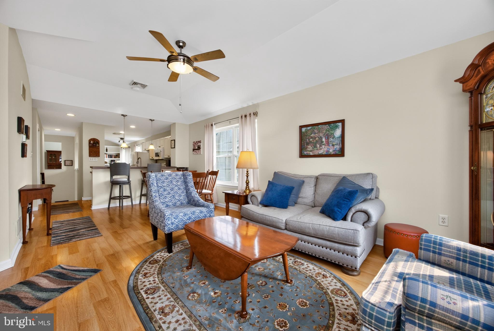 COUNTRY MEADOWS - Residential