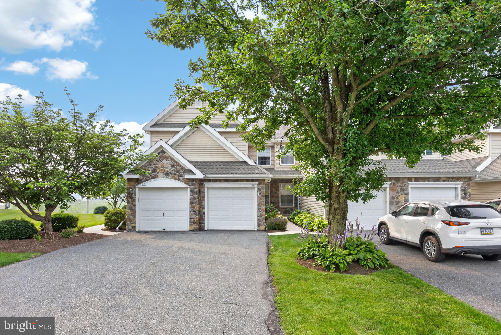 COUNTRY MEADOWS - Residential