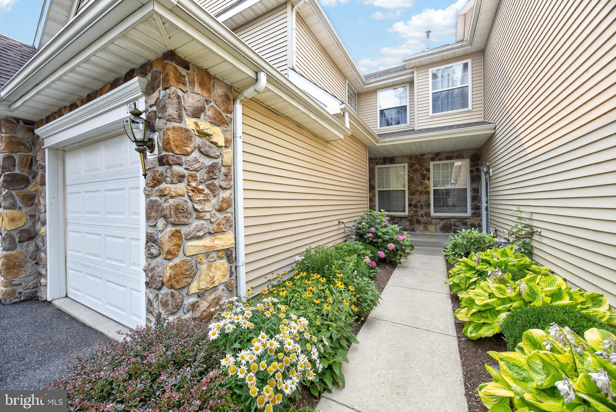 COUNTRY MEADOWS - Residential