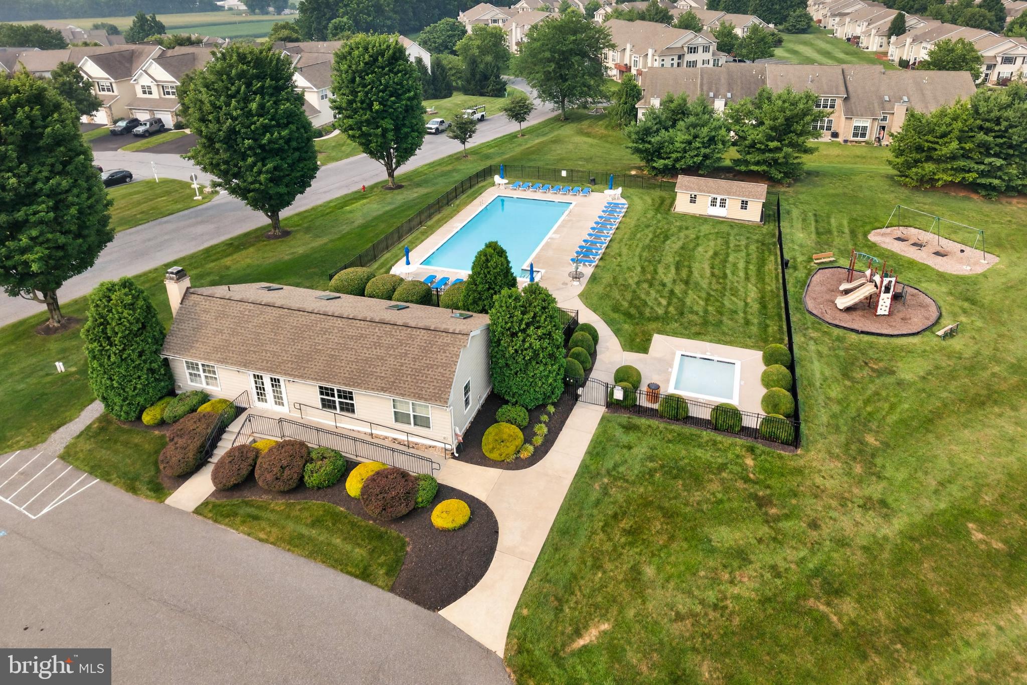 COUNTRY MEADOWS - Residential