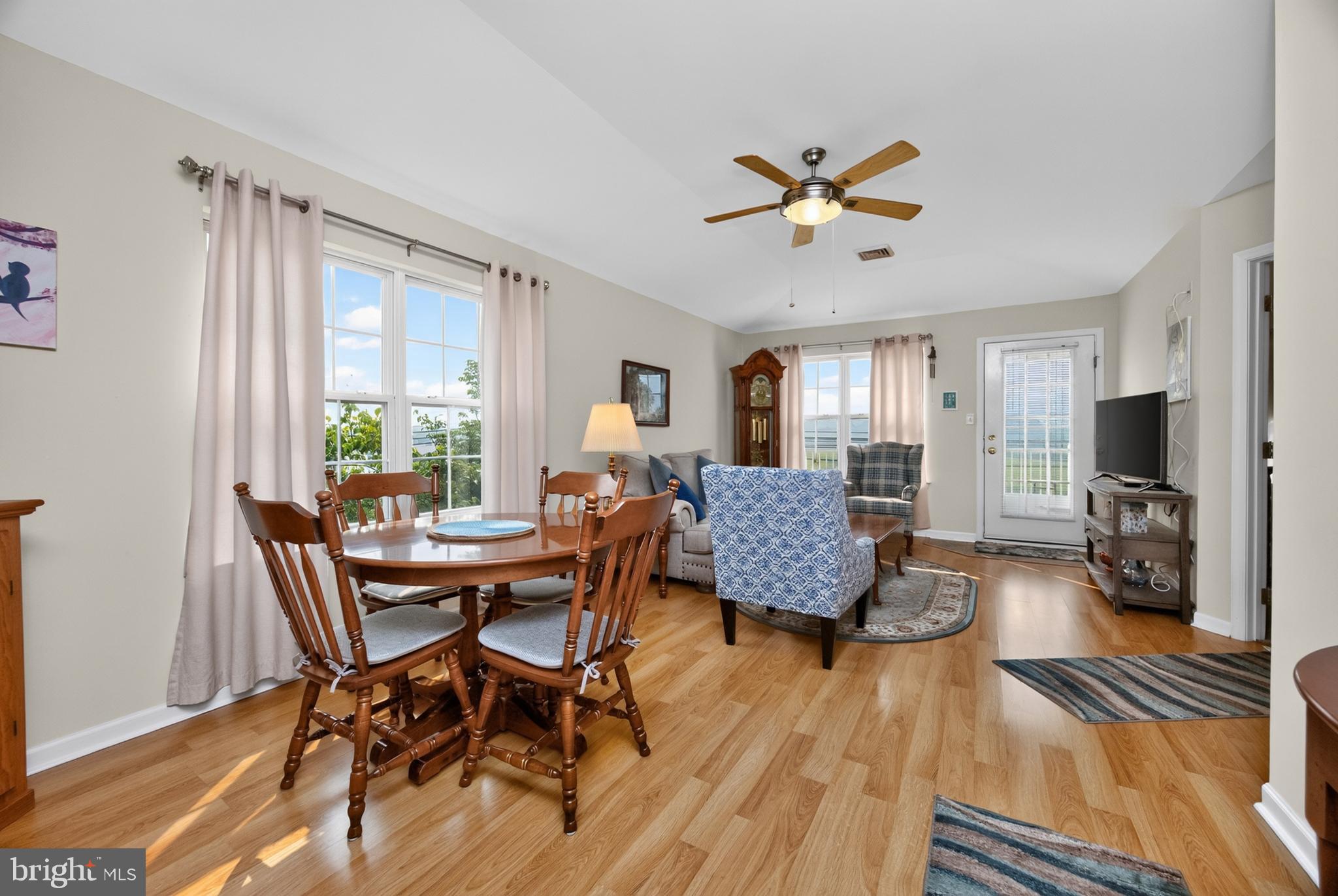 COUNTRY MEADOWS - Residential