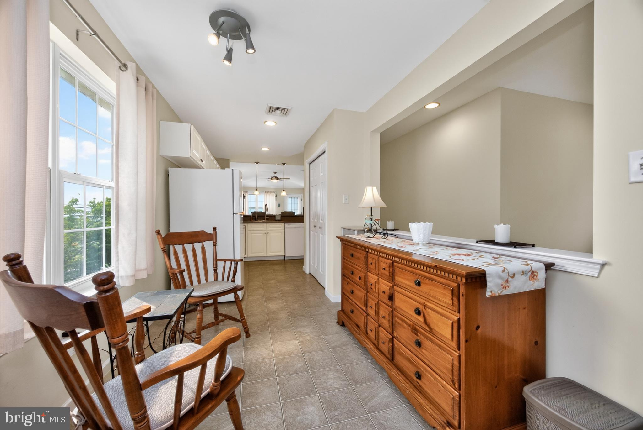COUNTRY MEADOWS - Residential