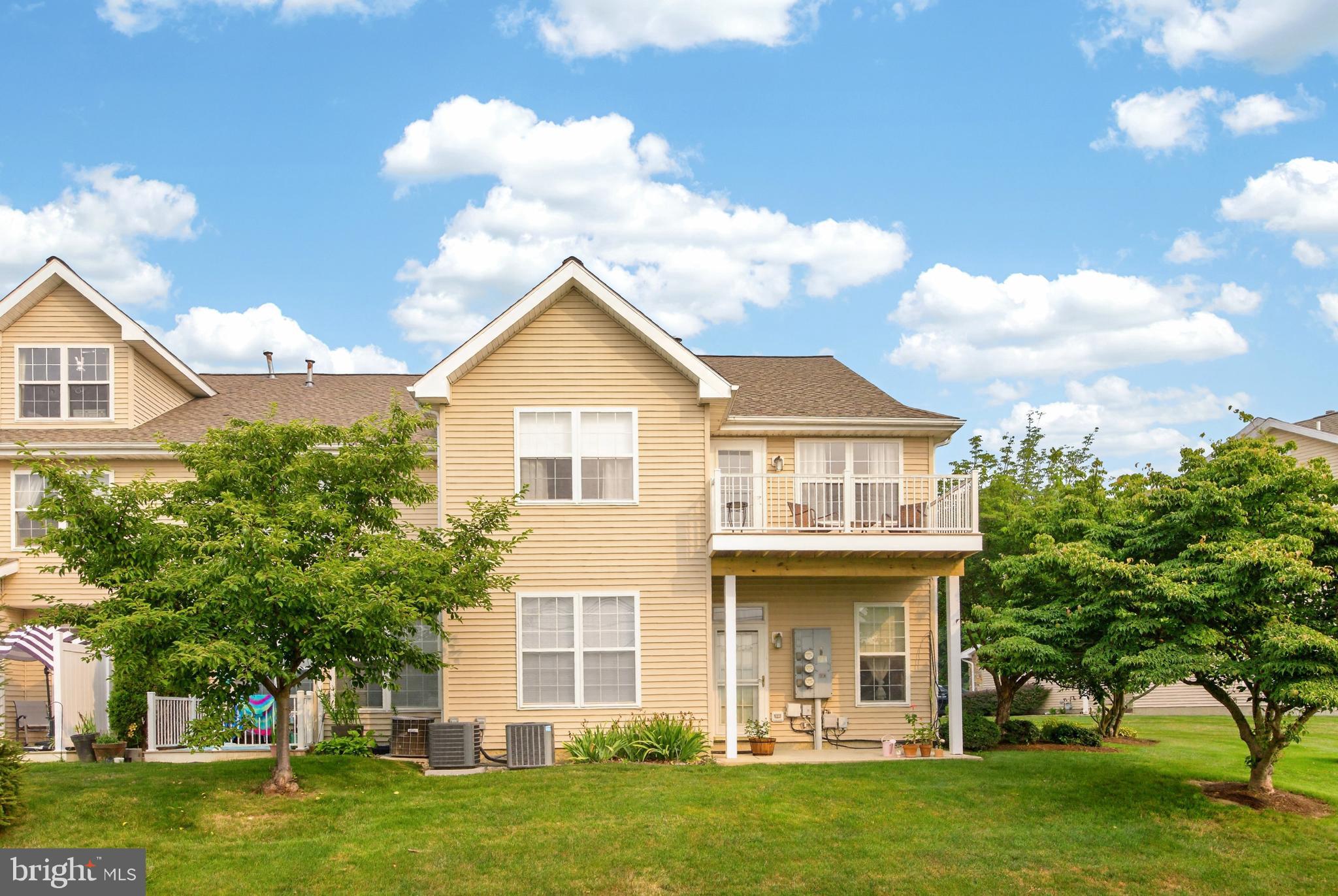 COUNTRY MEADOWS - Residential