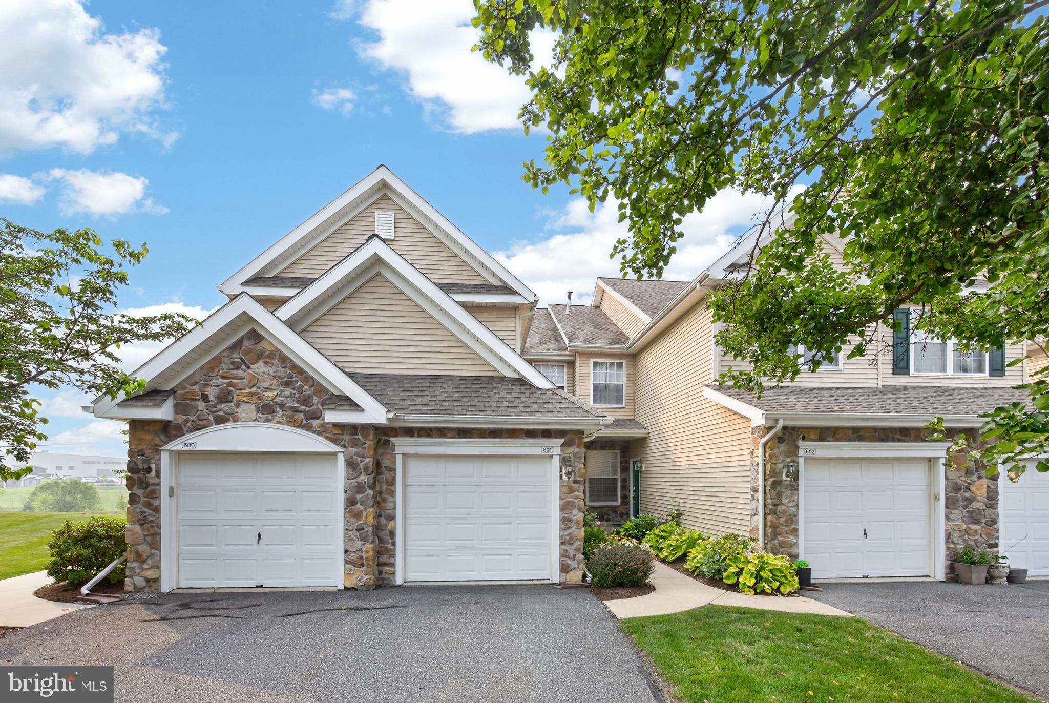 COUNTRY MEADOWS - Residential