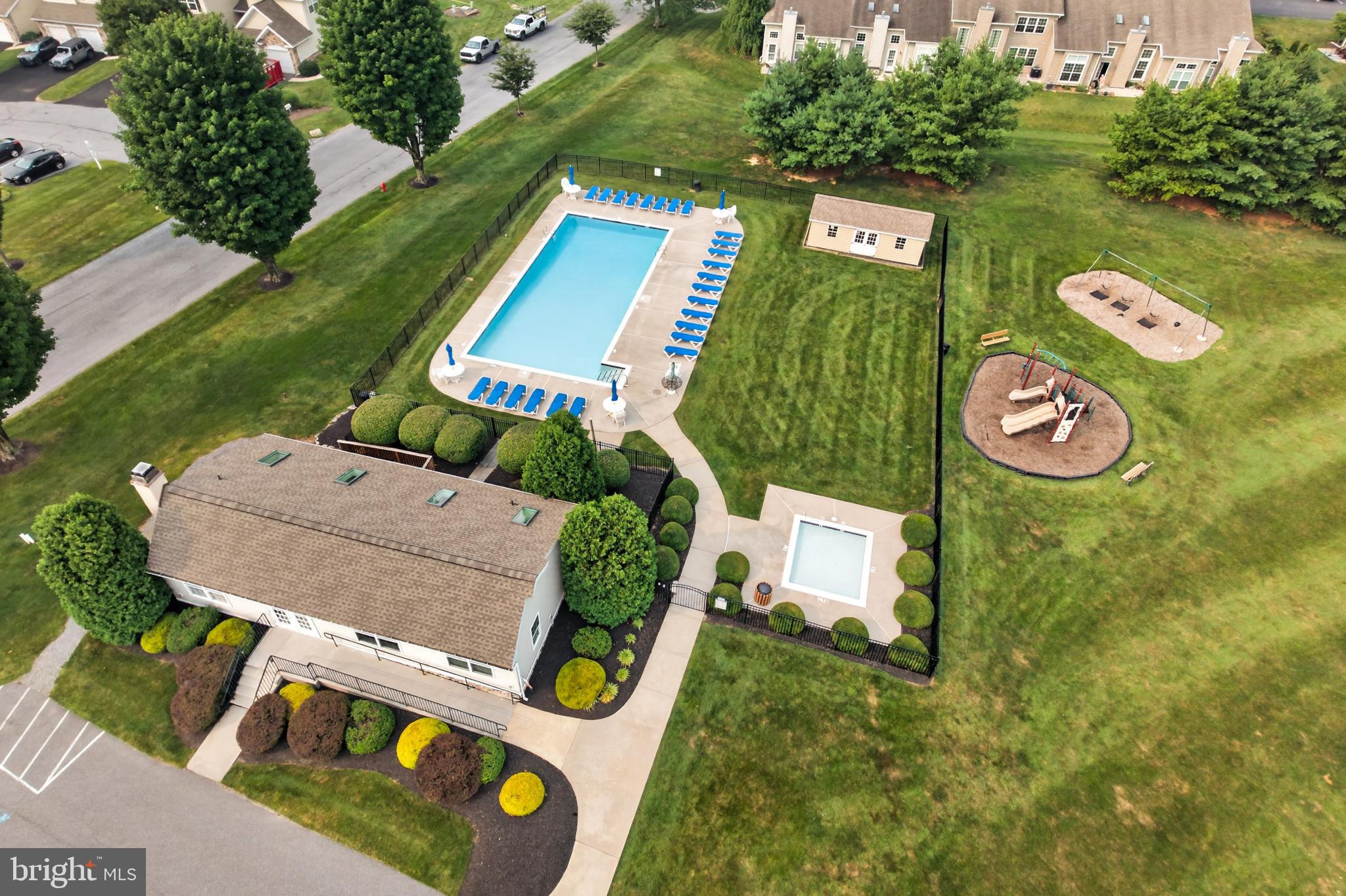 COUNTRY MEADOWS - Residential