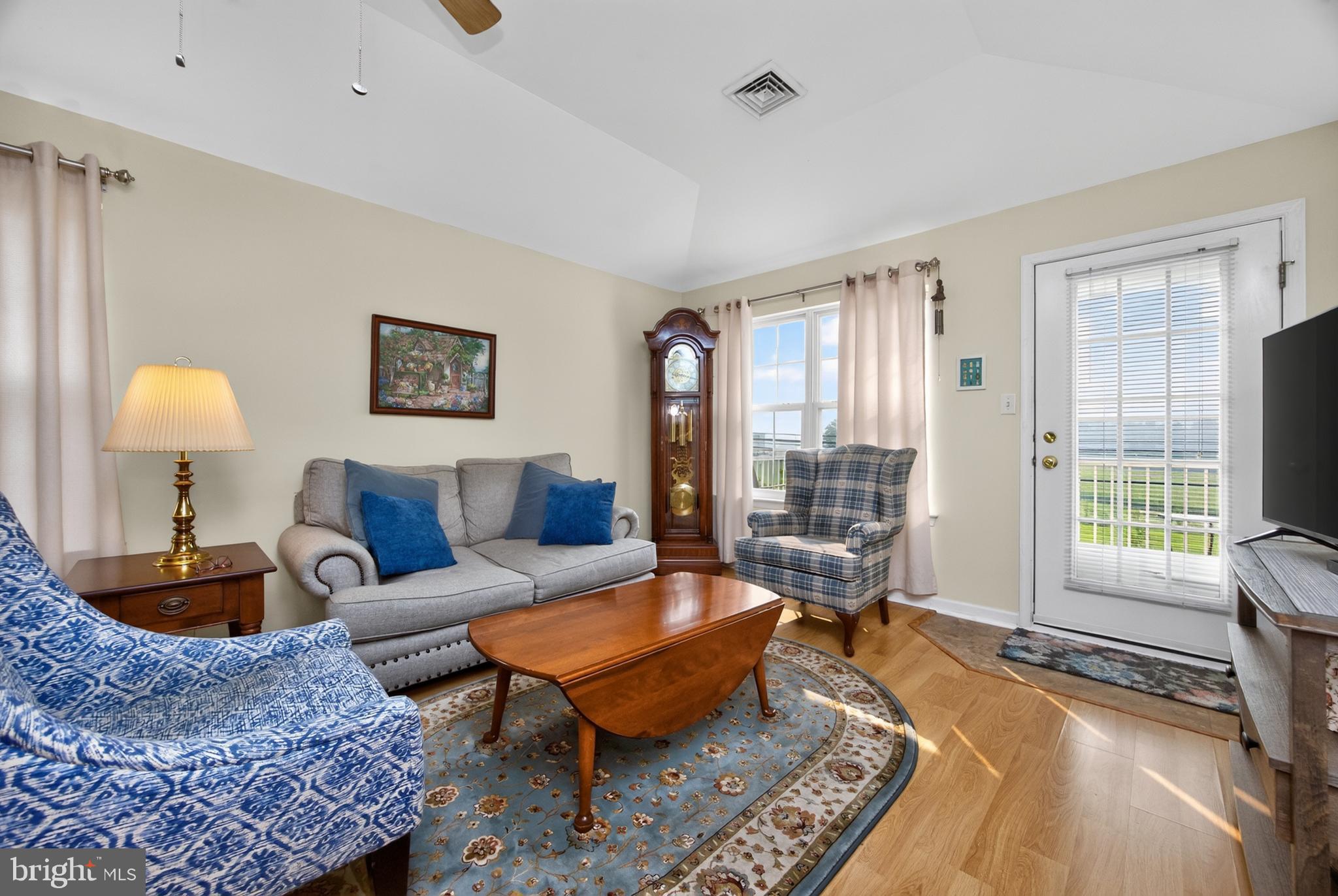 COUNTRY MEADOWS - Residential