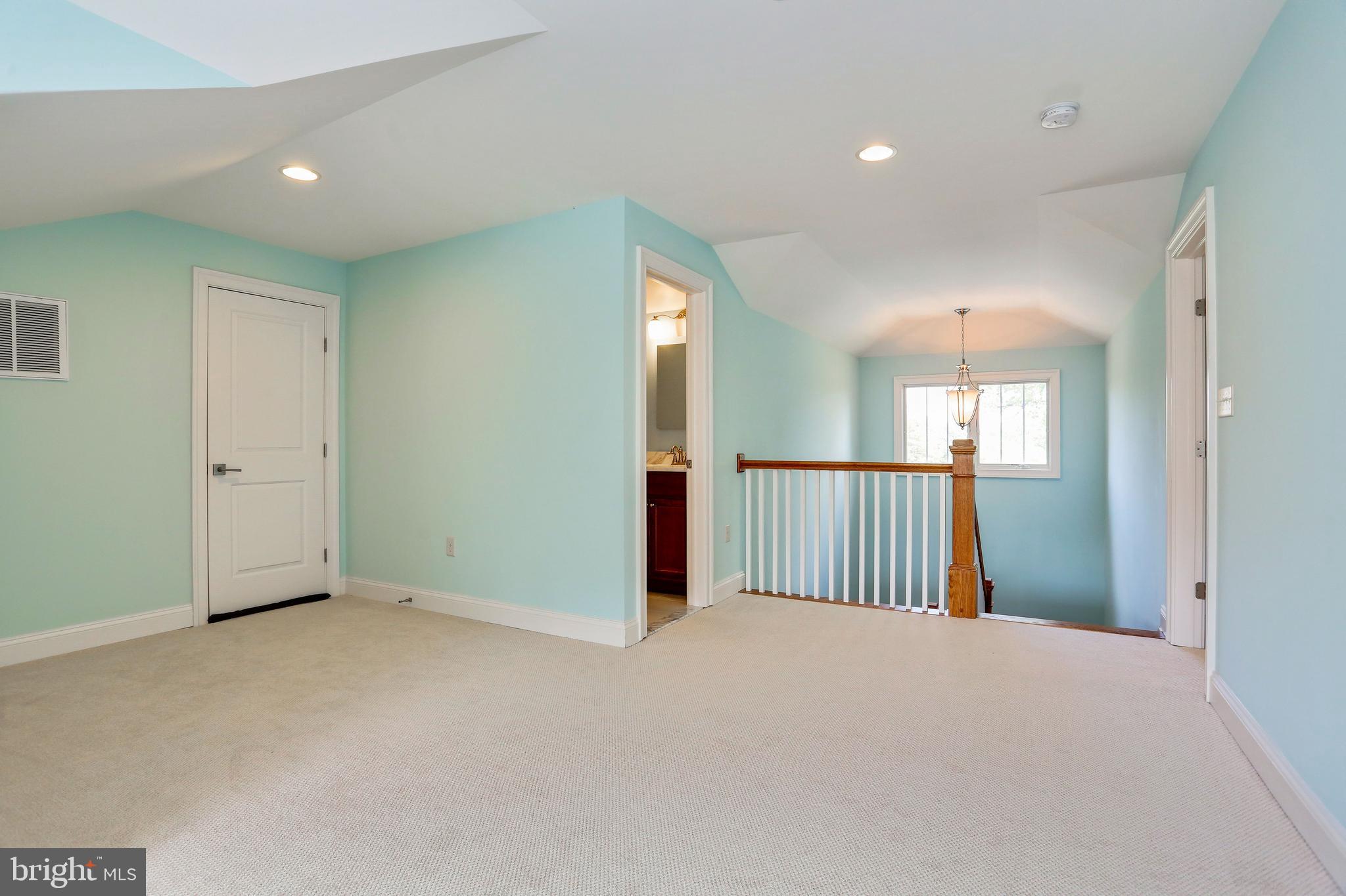 CRESCENT HILLS - Residential