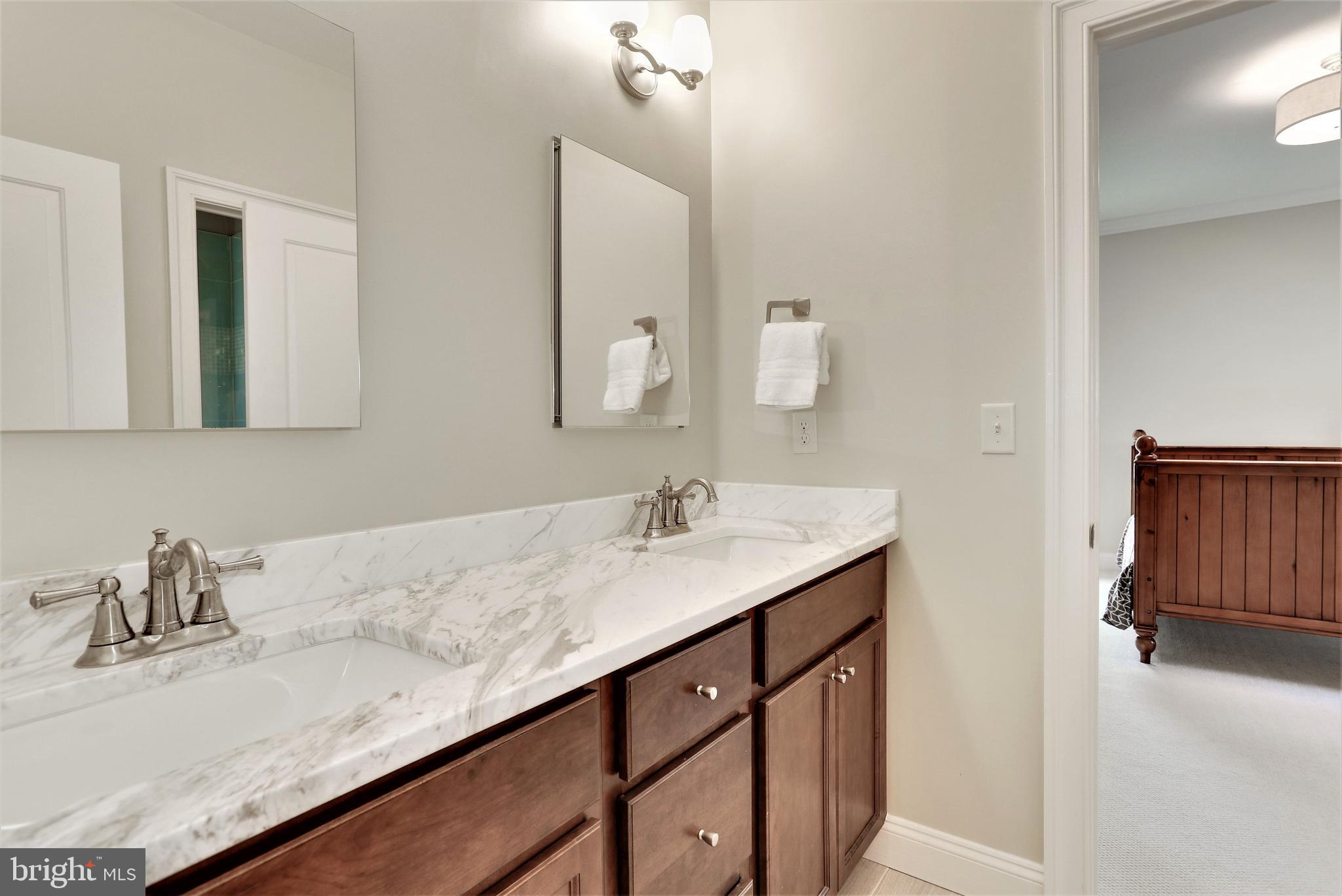 CRESCENT HILLS - Residential