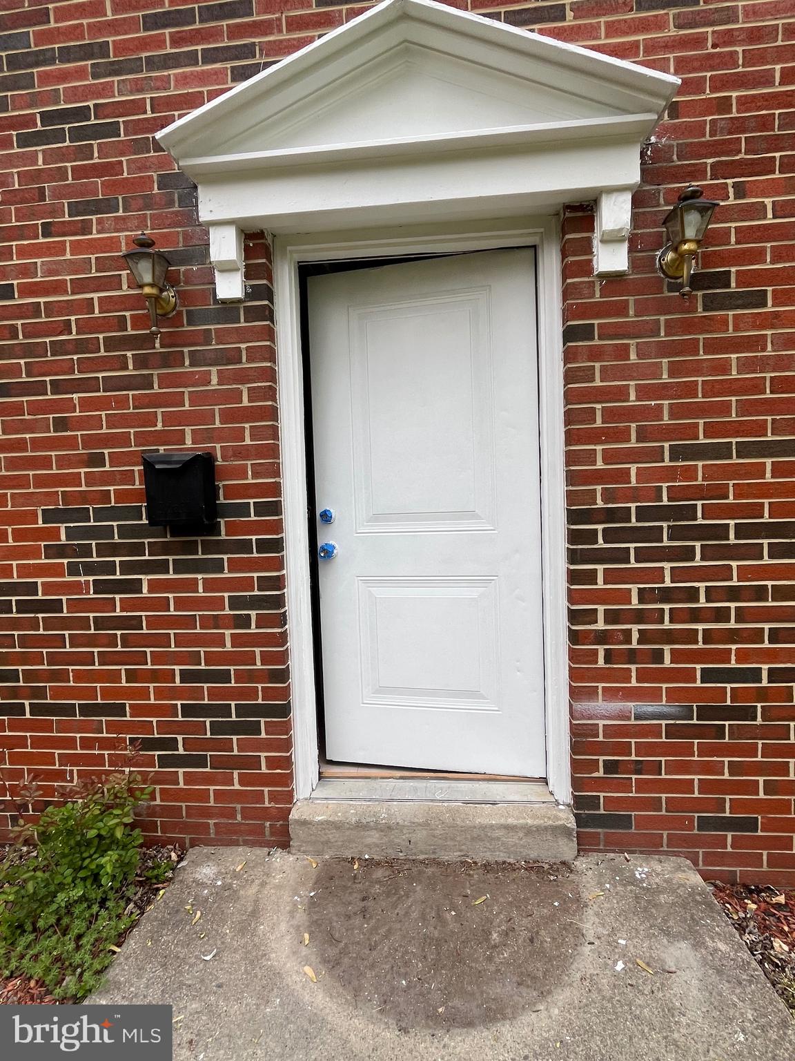 Welcoming  all to this wonderful end unit townhome with three bedrooms, two and a half  bath.. This townhome is  in  close proximity to Potomac Mills, multiple  restaurants, and tons of  transportation. The townhome is positioned minutes away from  I-95 and state roads. Please complete the Rentspree application ADDITIONAL ITEMS REQUIRED: Support documents such as income verification documents/latest pay stubs, 2years W-2, or tax records for 1099 workers, LES and orders for military and a valid copy of driver's license or ID. Renters insurance required. Minimum income $84,600 or higher. Good credit and references. $100 repair deductible, Landlord will oversee management of the property. *pets accepted on a case-by-case basis only; $500 pet deposit. Kindly schedule all showings online.  Please remove your shoes before touring. We look forward to working with you.