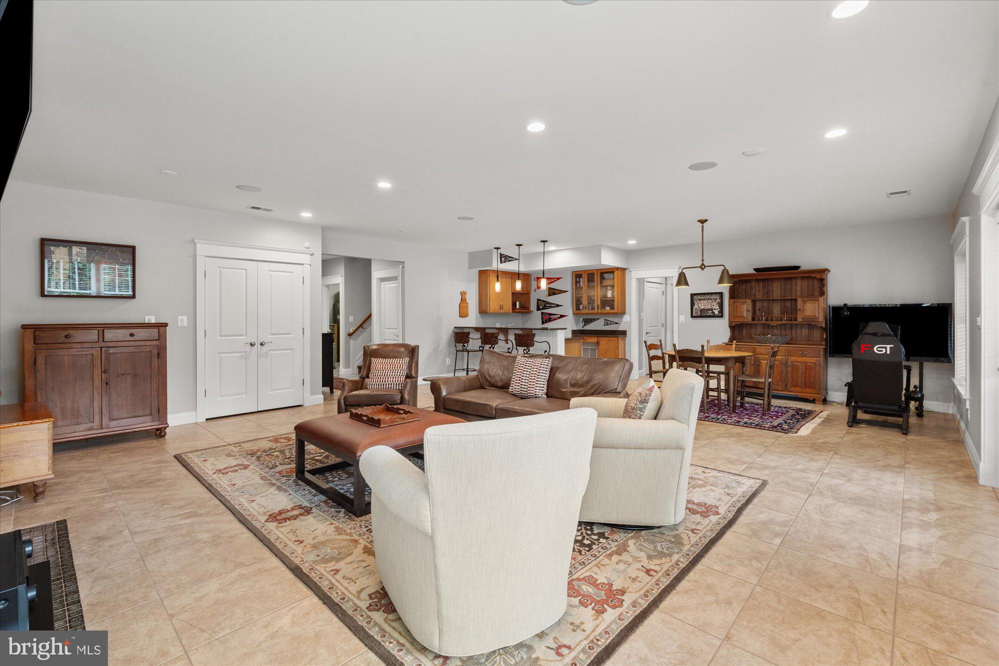 BROYHILL HILLS - Residential