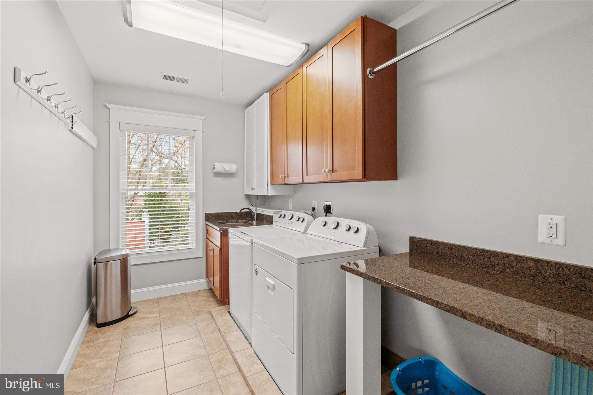 BROYHILL HILLS - Residential