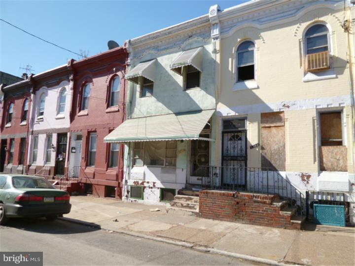4 or 5 bedroom and 2  bedroom house that is in fair condition. off All offers will be presented, $2,000 certified deposit and proof of funds will be required. AS IS Addendum and buyer will be responsible for u/o. Seller is equitable owner. Recommend to use assurance abstract for tile This is an assignment transaction. Cash or hard money financing only. All offers will be presented